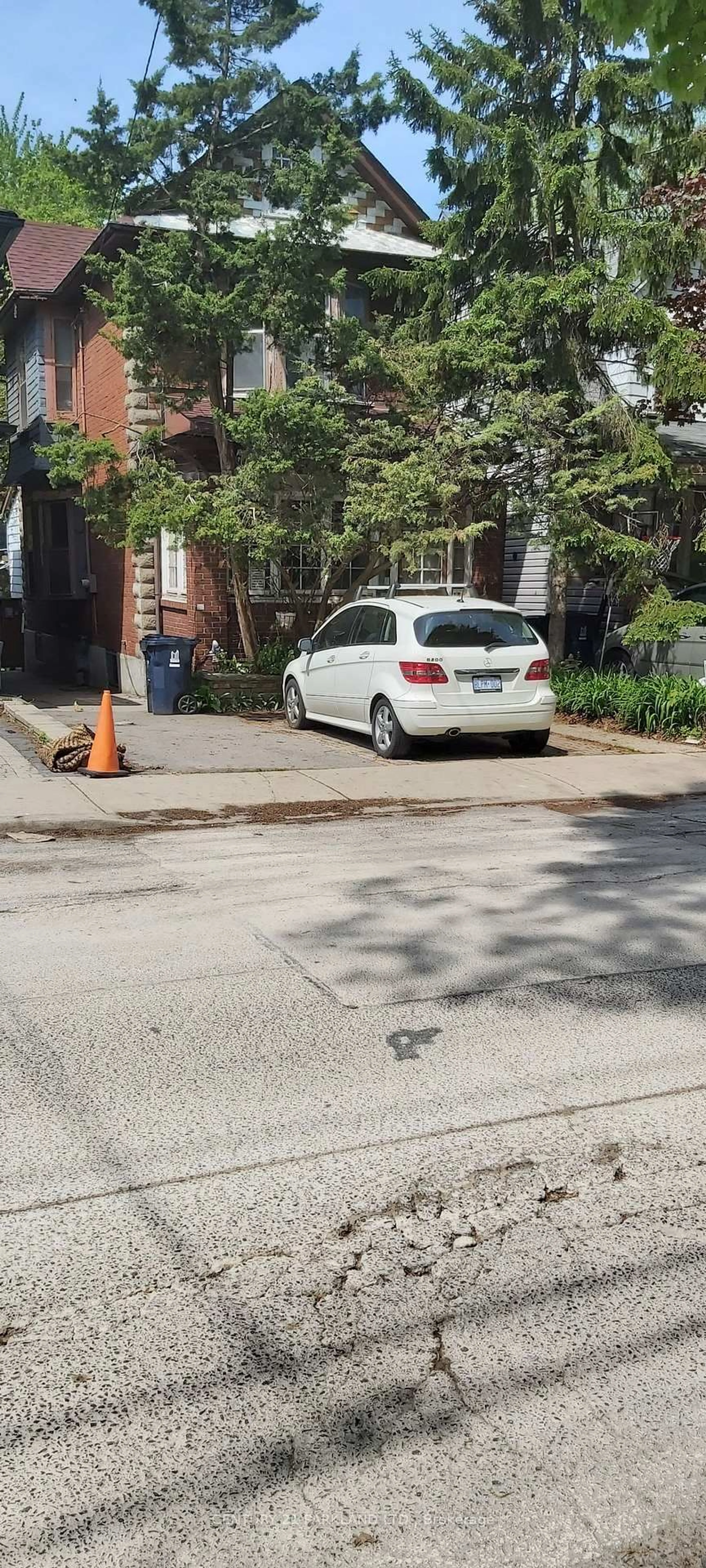 Parking for 74 Kenilworth Ave, Toronto Ontario M4L 3S5