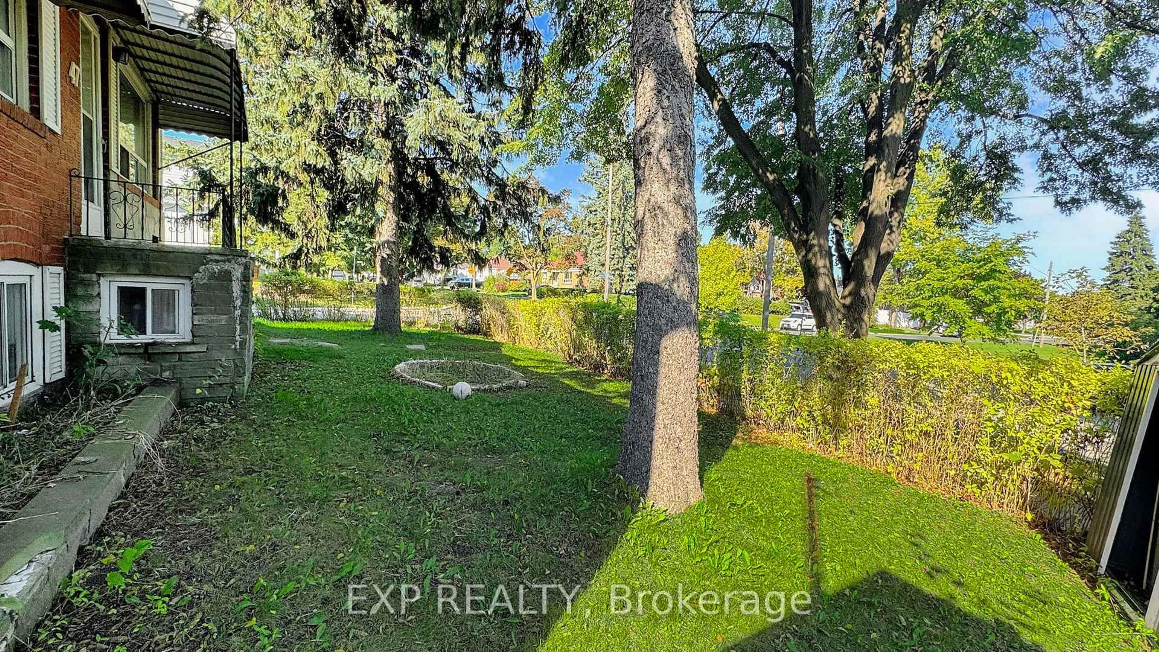 A pic from outside/outdoor area/front of a property/back of a property/a pic from drone, forest/trees view for 47 Boyce Ave, Toronto Ontario M1J 1K6