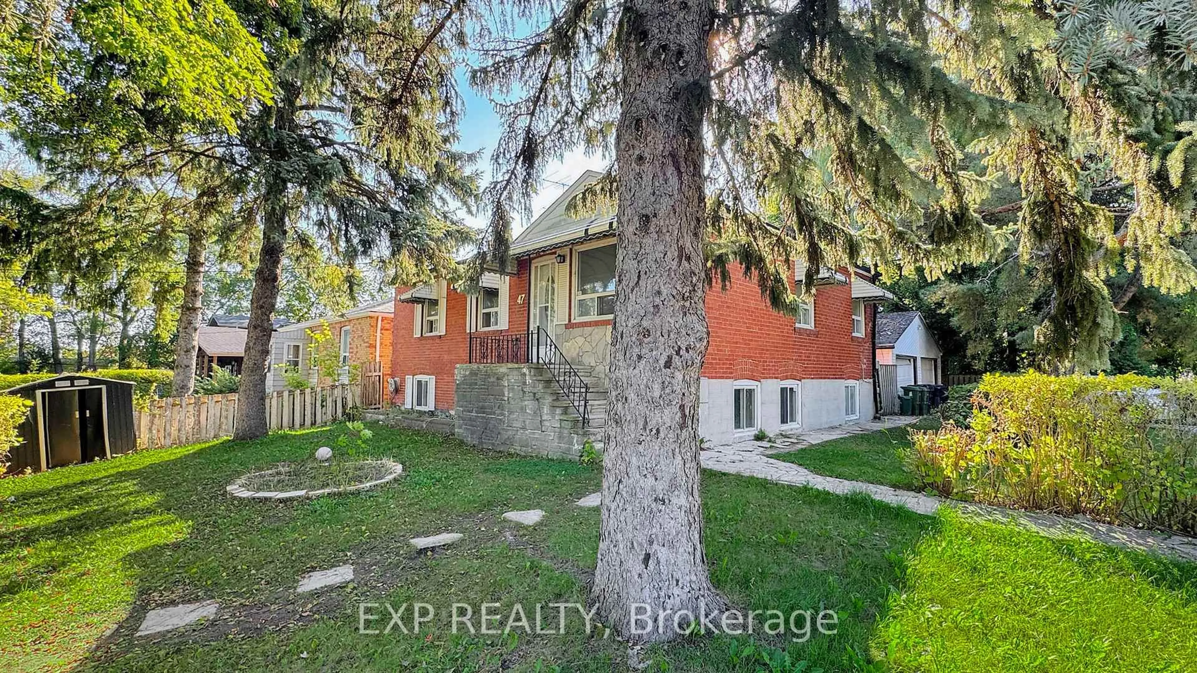 A pic from outside/outdoor area/front of a property/back of a property/a pic from drone, street for 47 Boyce Ave, Toronto Ontario M1J 1K6