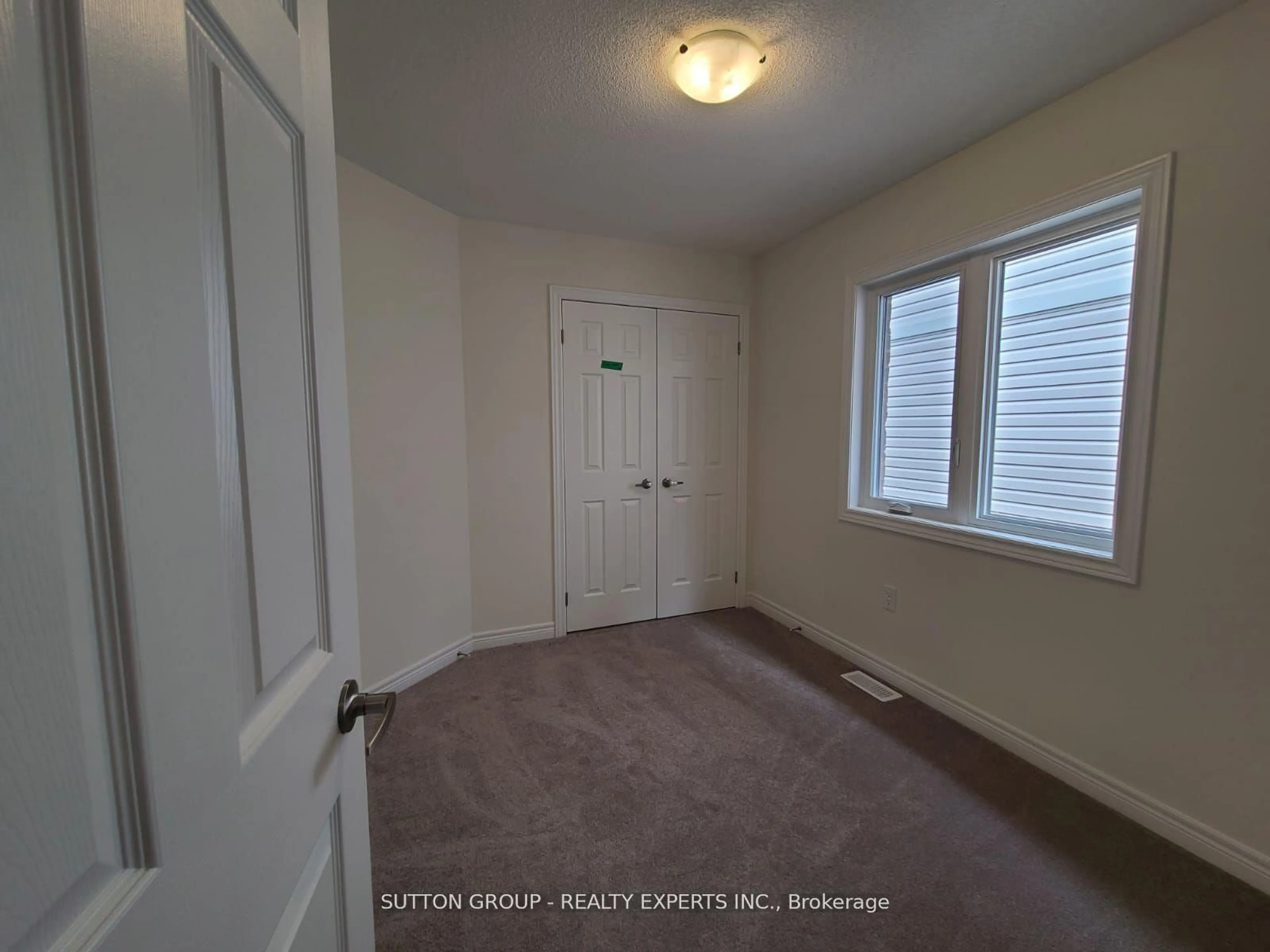 A pic of a room for 130 Ice Palace Cres, Oshawa Ontario L1H 7K4