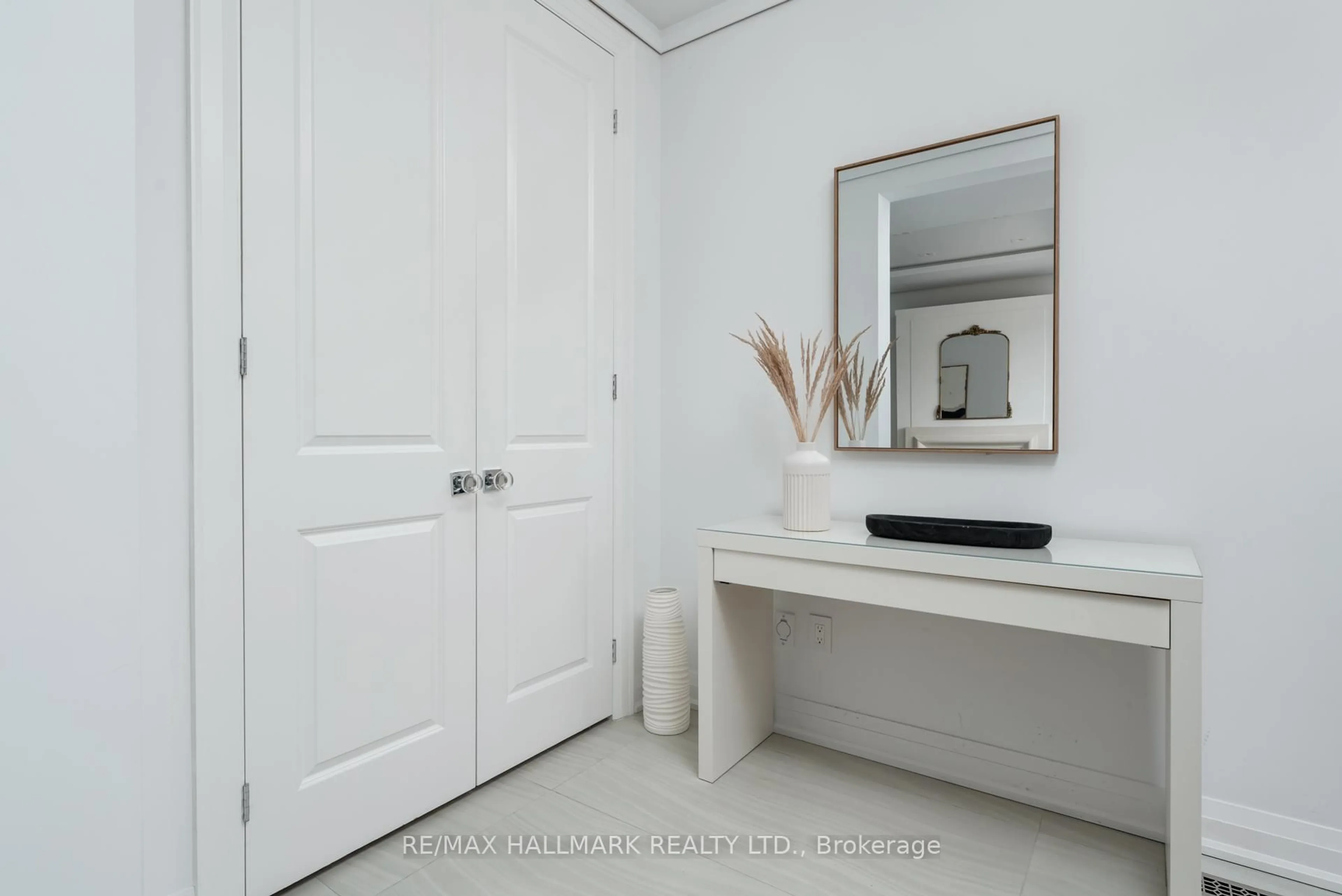 Indoor entryway for 3 Judith Dr, Toronto Ontario M4J 2R8