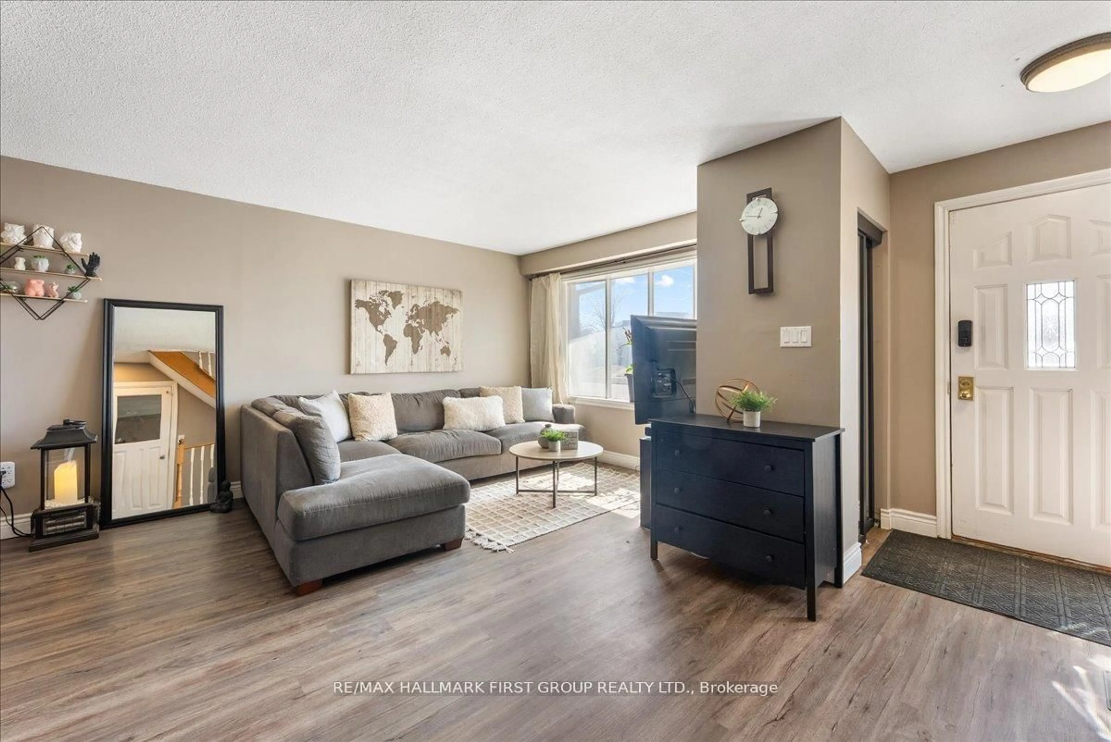 Living room with furniture, unknown for 398 Dean Ave, Oshawa Ontario L1H 3E2