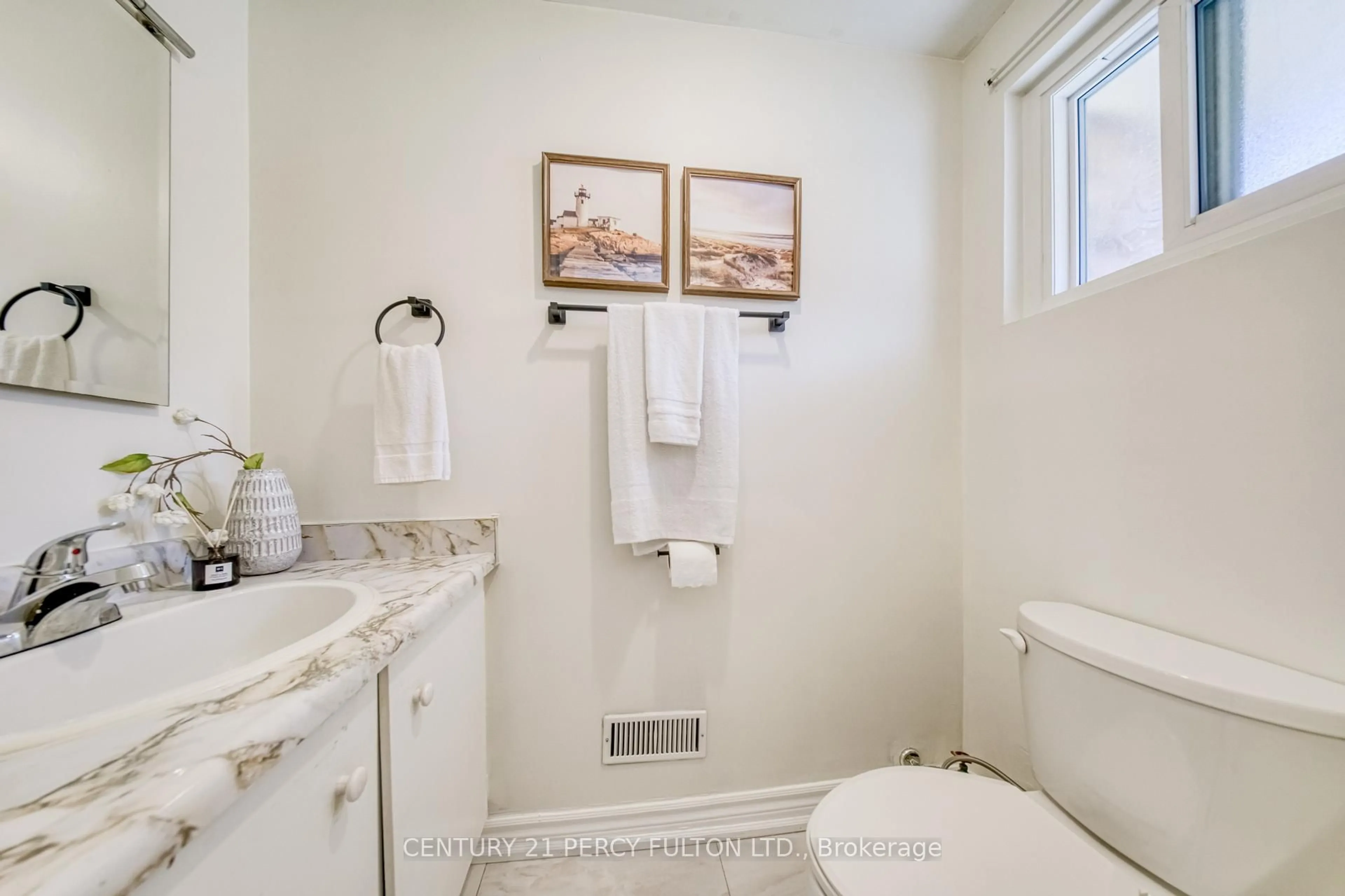 Standard bathroom, ceramic/tile floor for 1350 Glenanna Rd #7, Pickering Ontario L1V 2V9