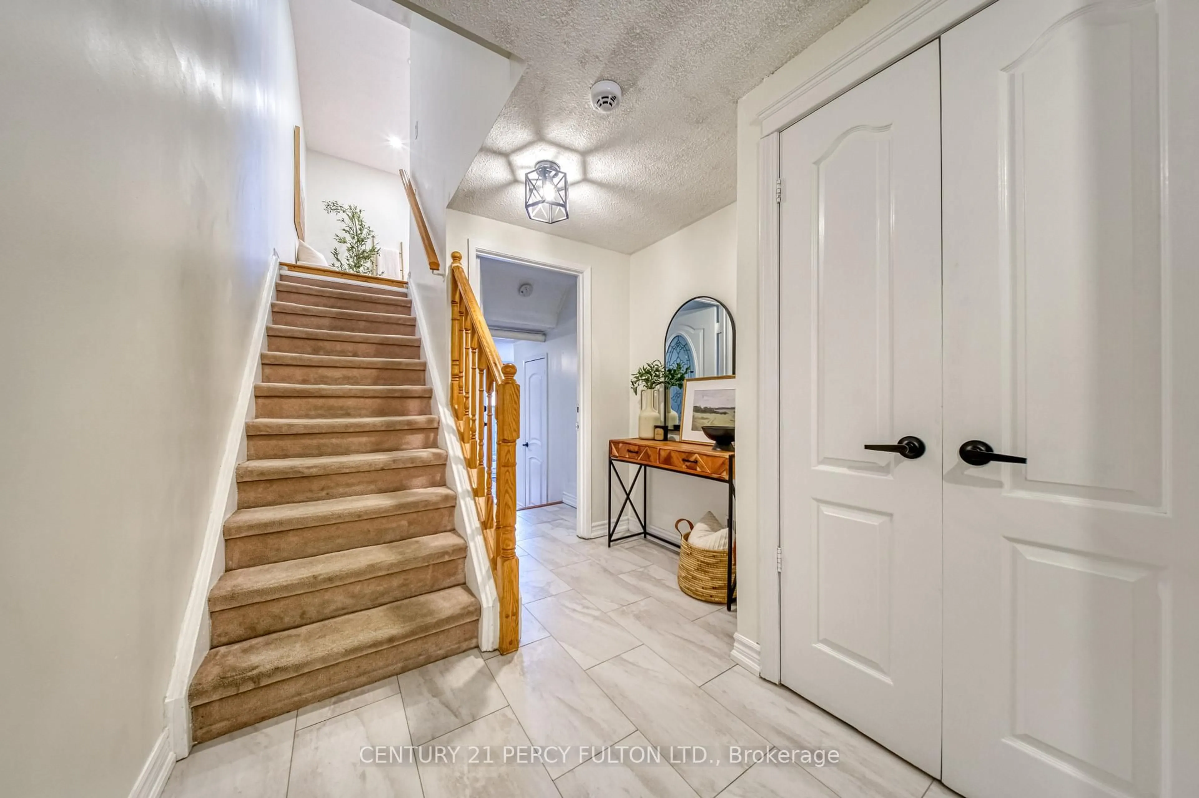 Indoor entryway for 1350 Glenanna Rd #7, Pickering Ontario L1V 2V9