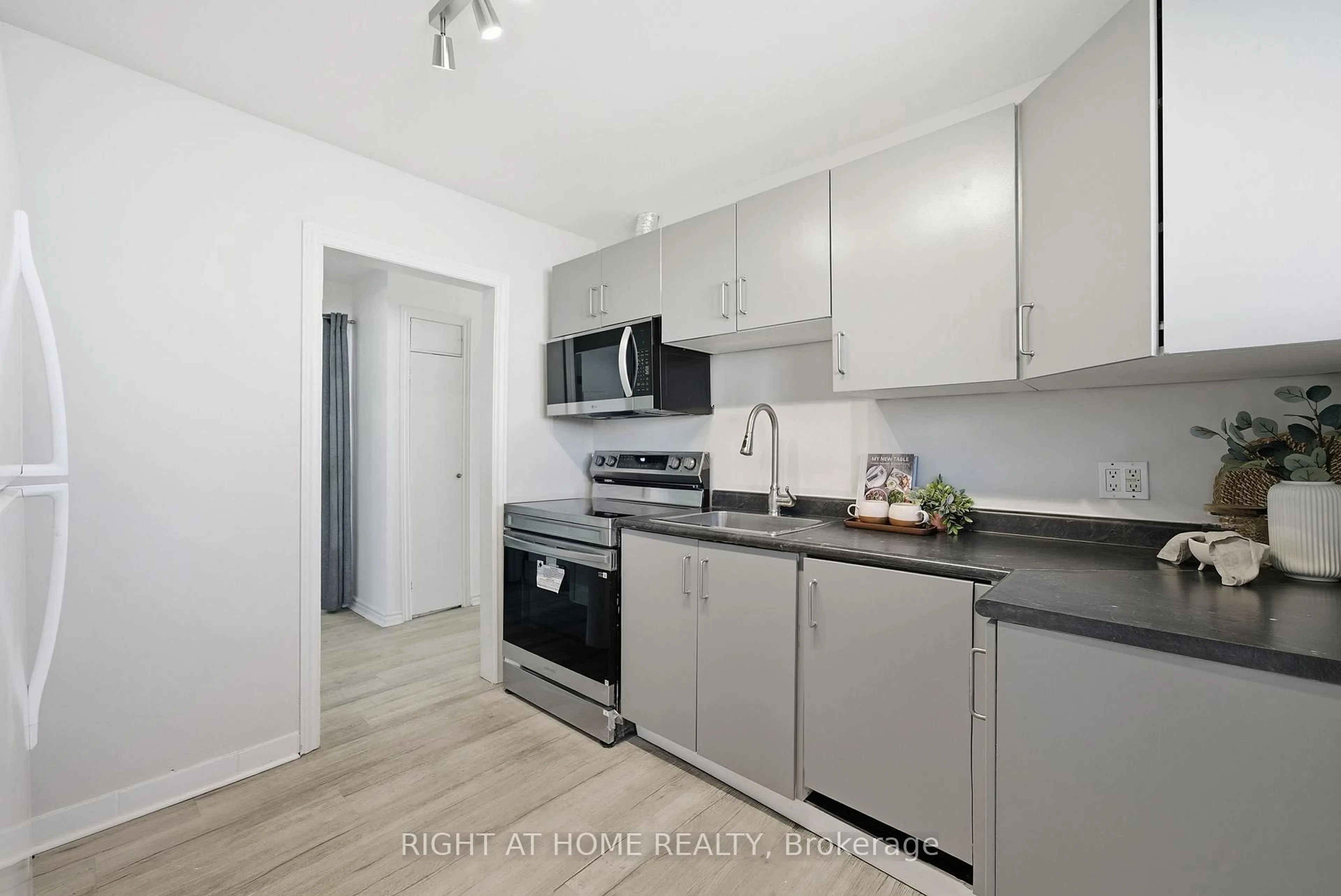 Standard kitchen, unknown for 708 Carnegie Ave, Oshawa Ontario L1G 4R6