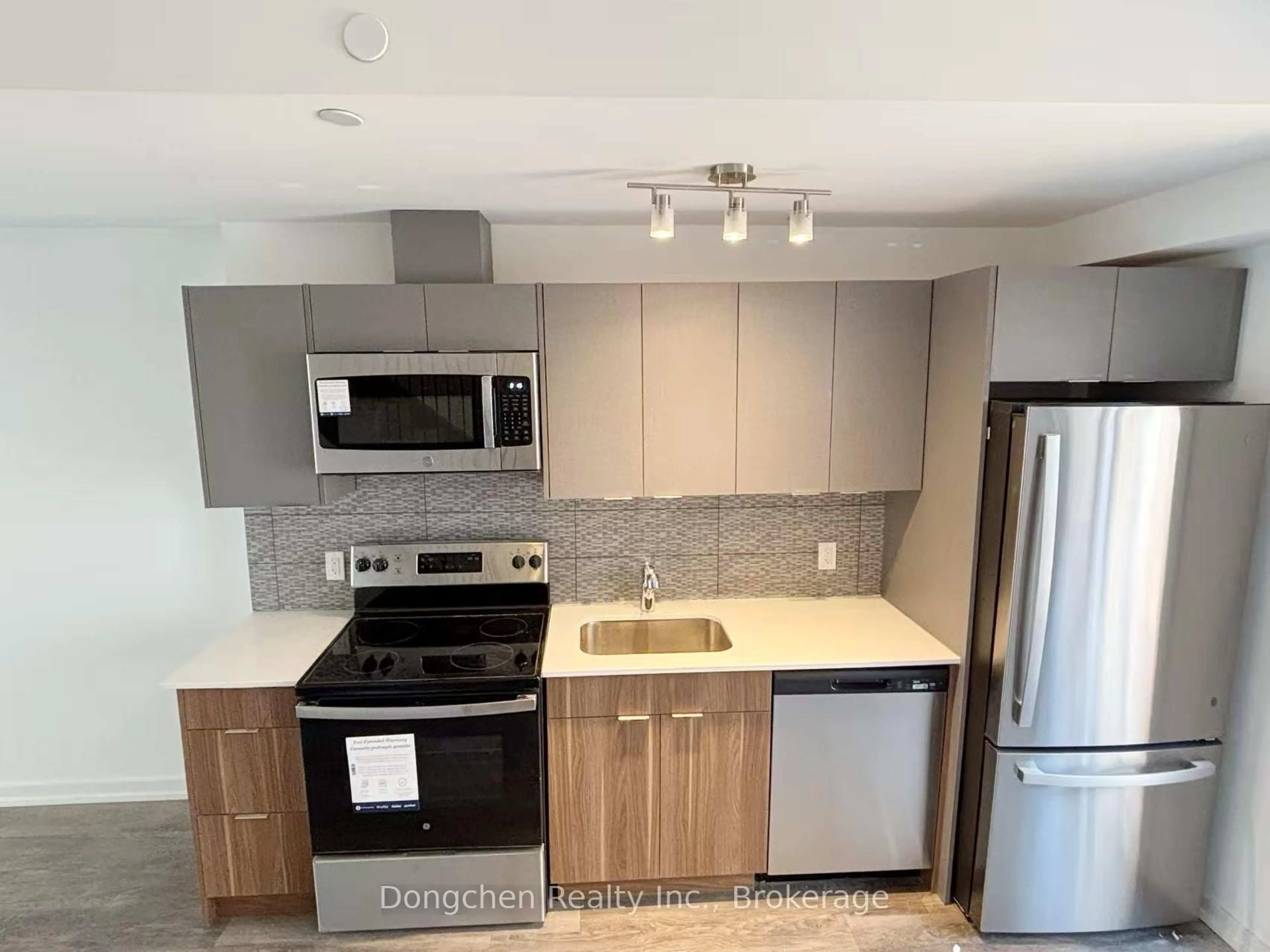 Standard kitchen, unknown for 15 Calamint Lane, Toronto Ontario M1W 2H1