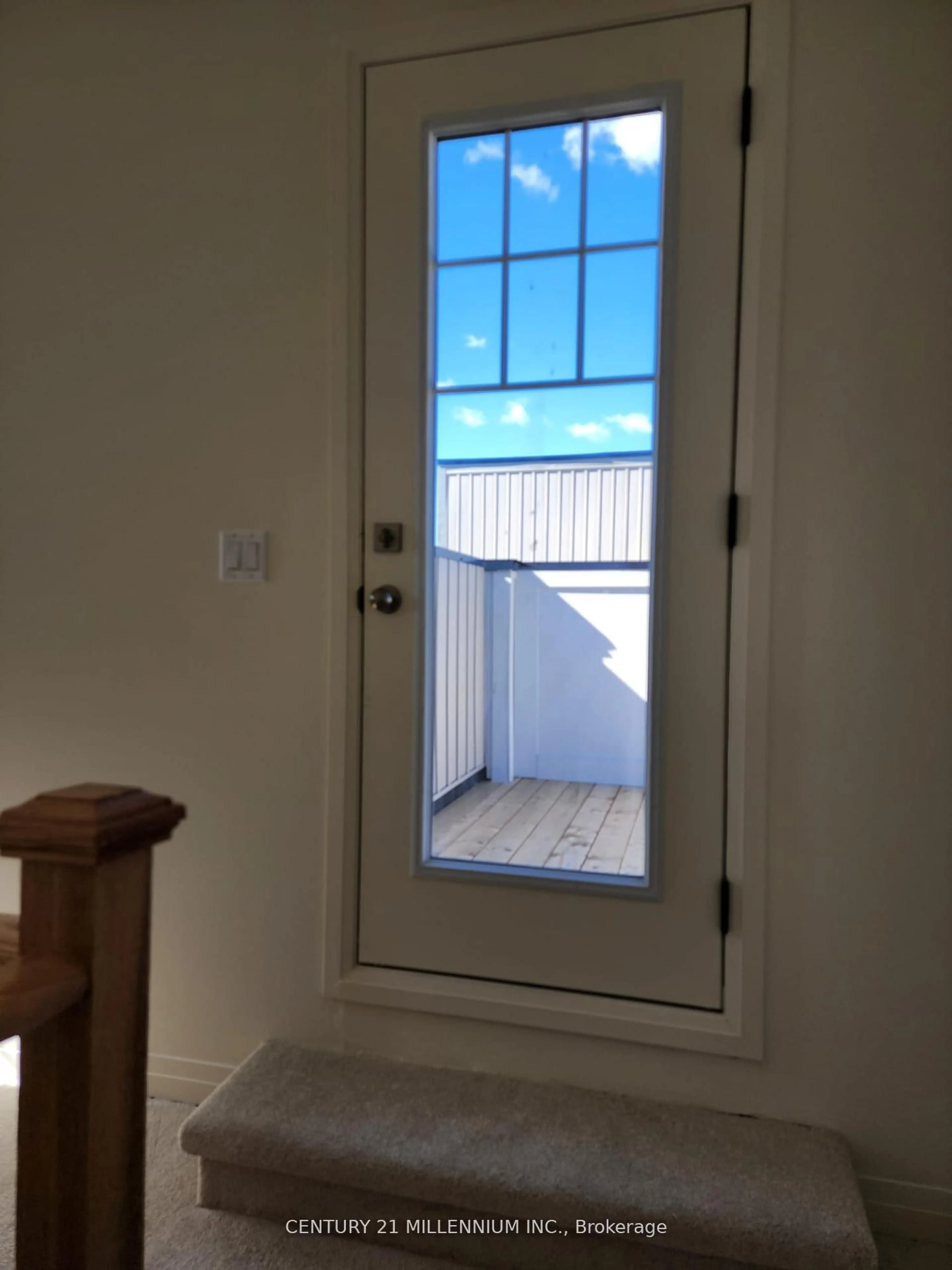 Indoor entryway for 1565 Green Rd, Clarington Ontario L1C 7E5