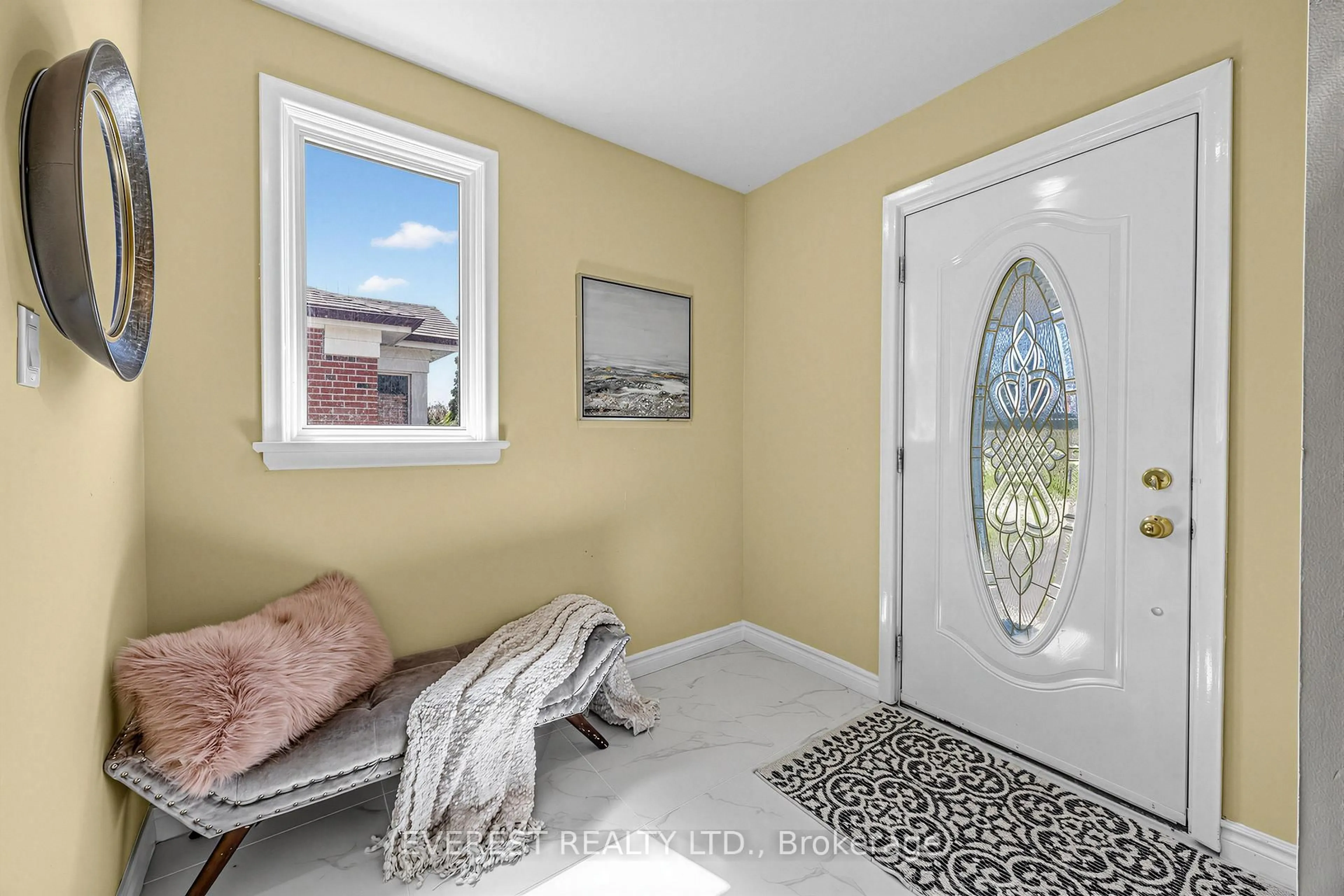 Indoor entryway for 45 Kilgreggan Cres, Toronto Ontario M1J 1S4