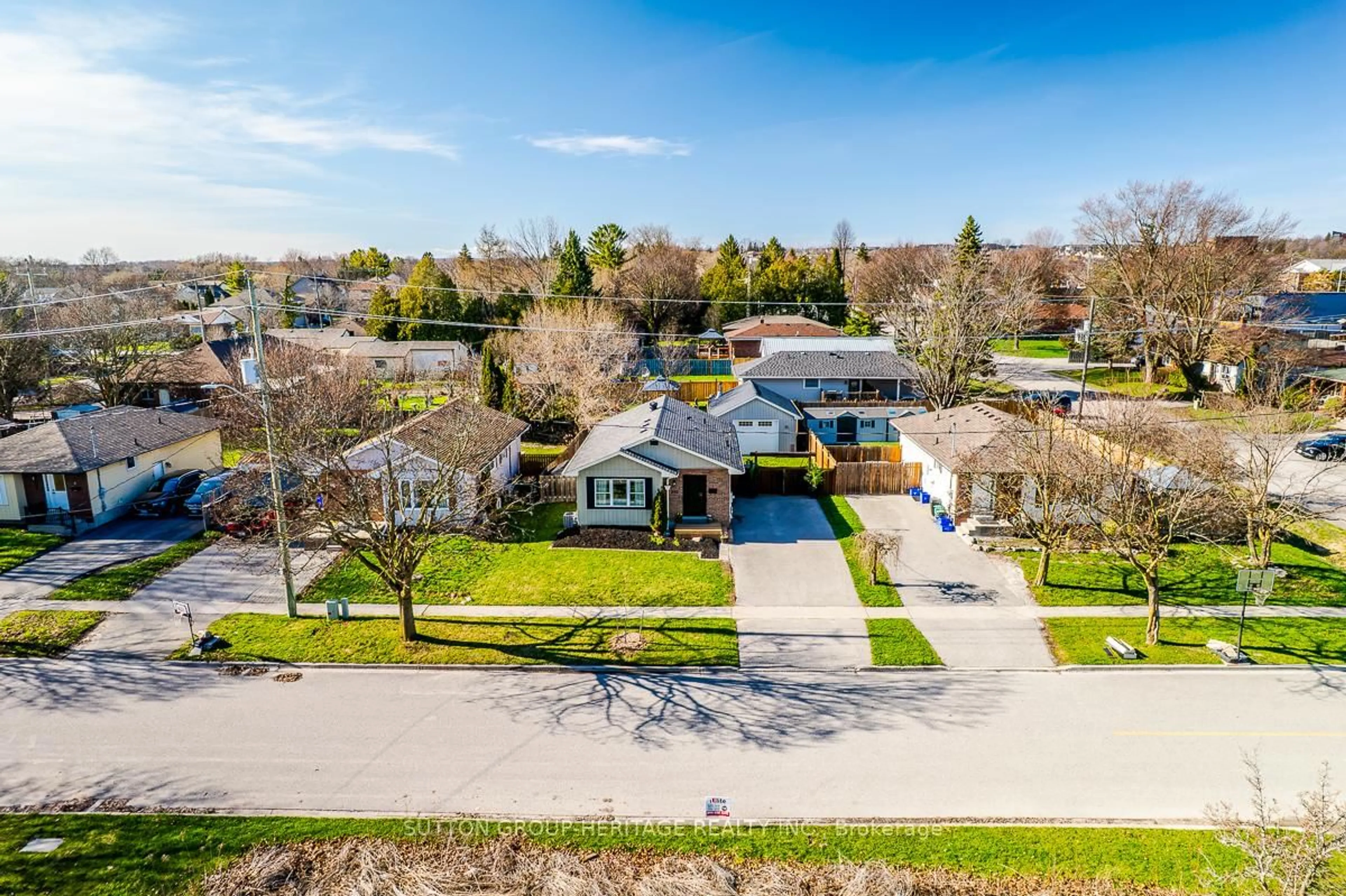 A pic from outside/outdoor area/front of a property/back of a property/a pic from drone, street for 202 Willis Ave, Whitby Ontario L1N 9J9