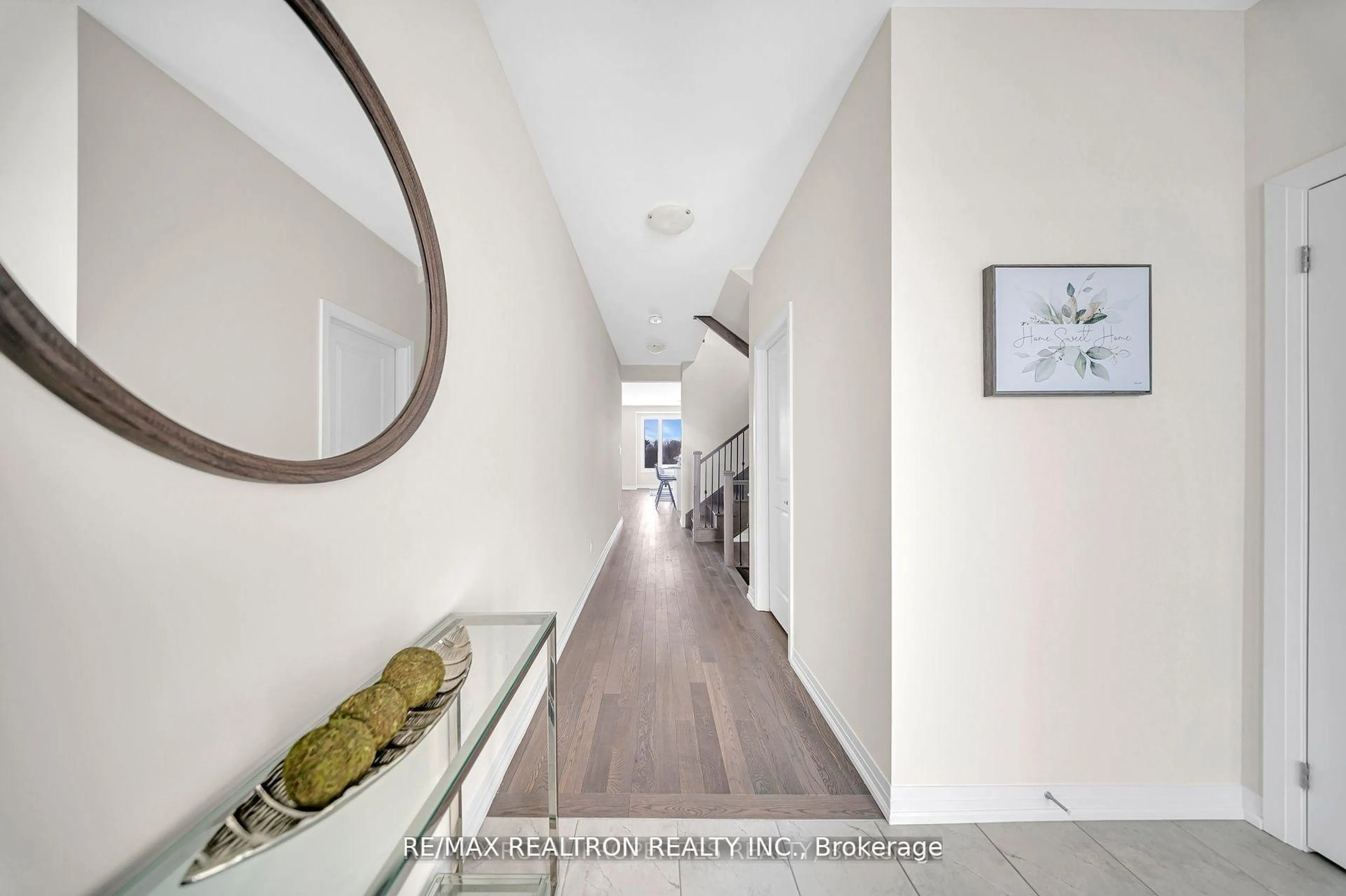 Indoor entryway for 1053 Zircon Manr, Pickering Ontario L1X 0P9