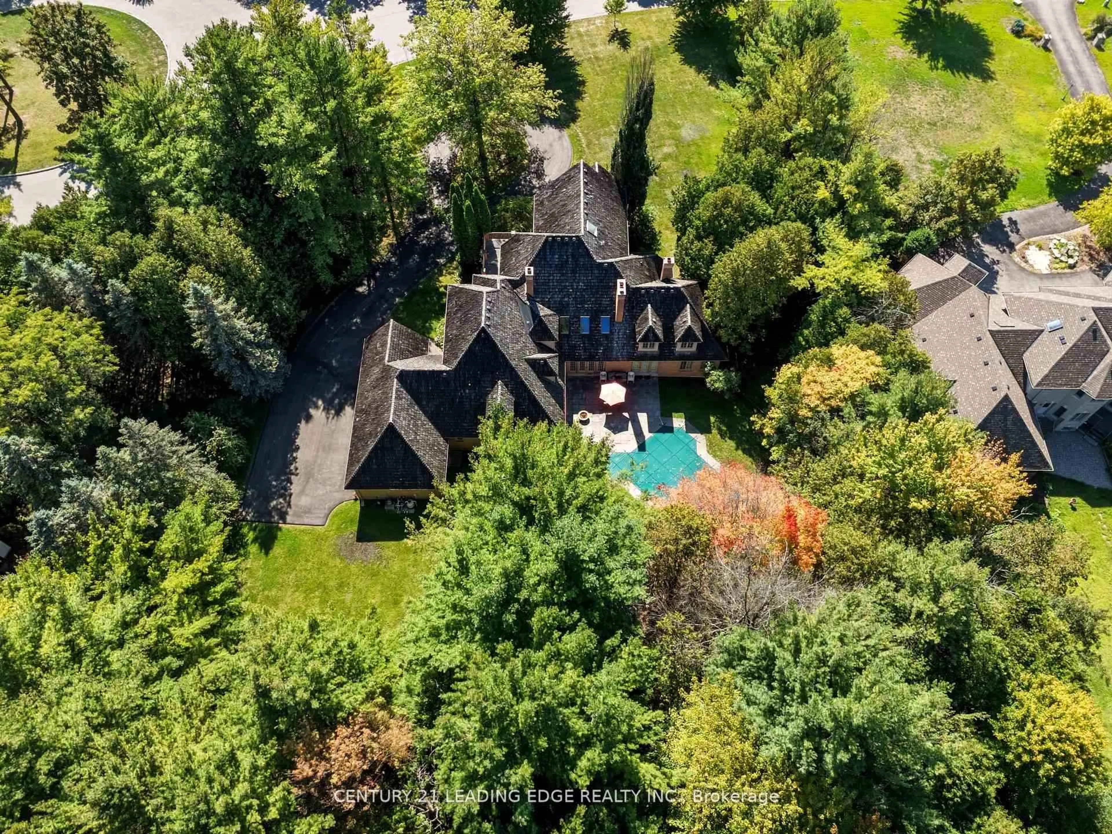 A pic from outside/outdoor area/front of a property/back of a property/a pic from drone, forest/trees view for 8 Bunhill Crt, Ajax Ontario L1Z 1X5