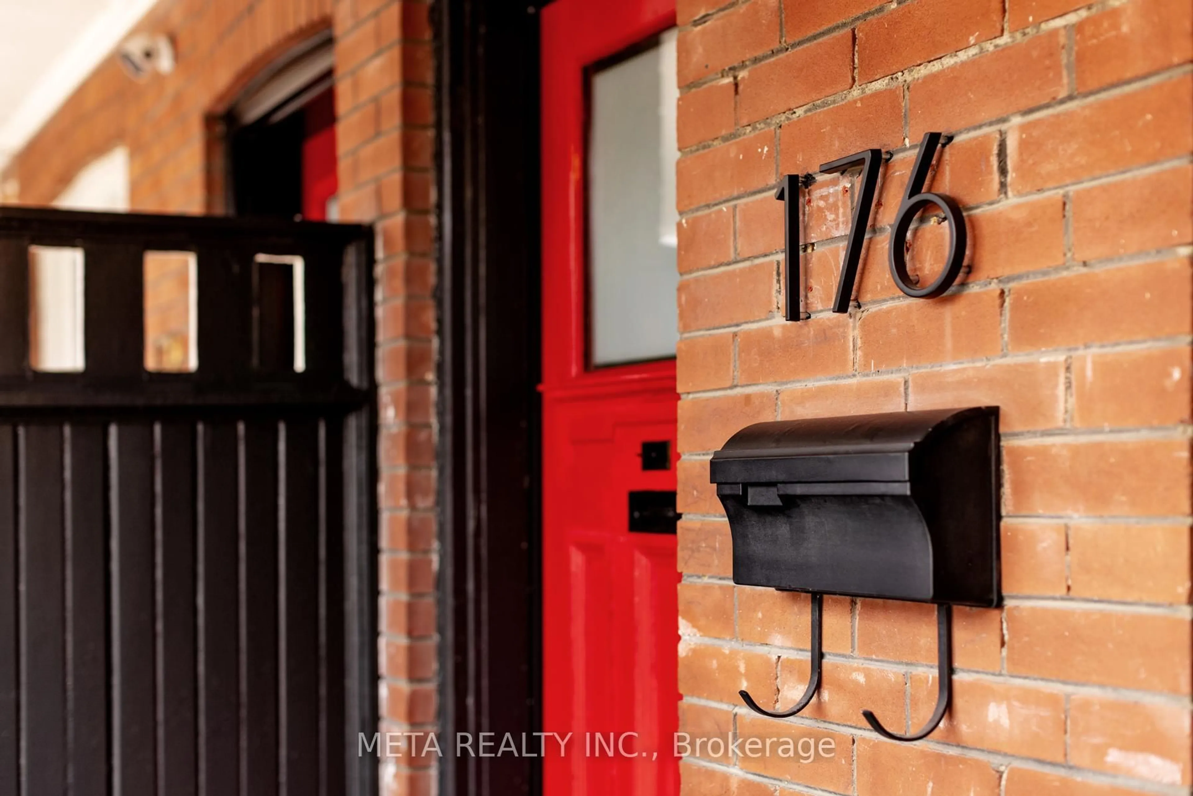 Indoor entryway for 176 Gainsborough Rd, Toronto Ontario M4L 3C4