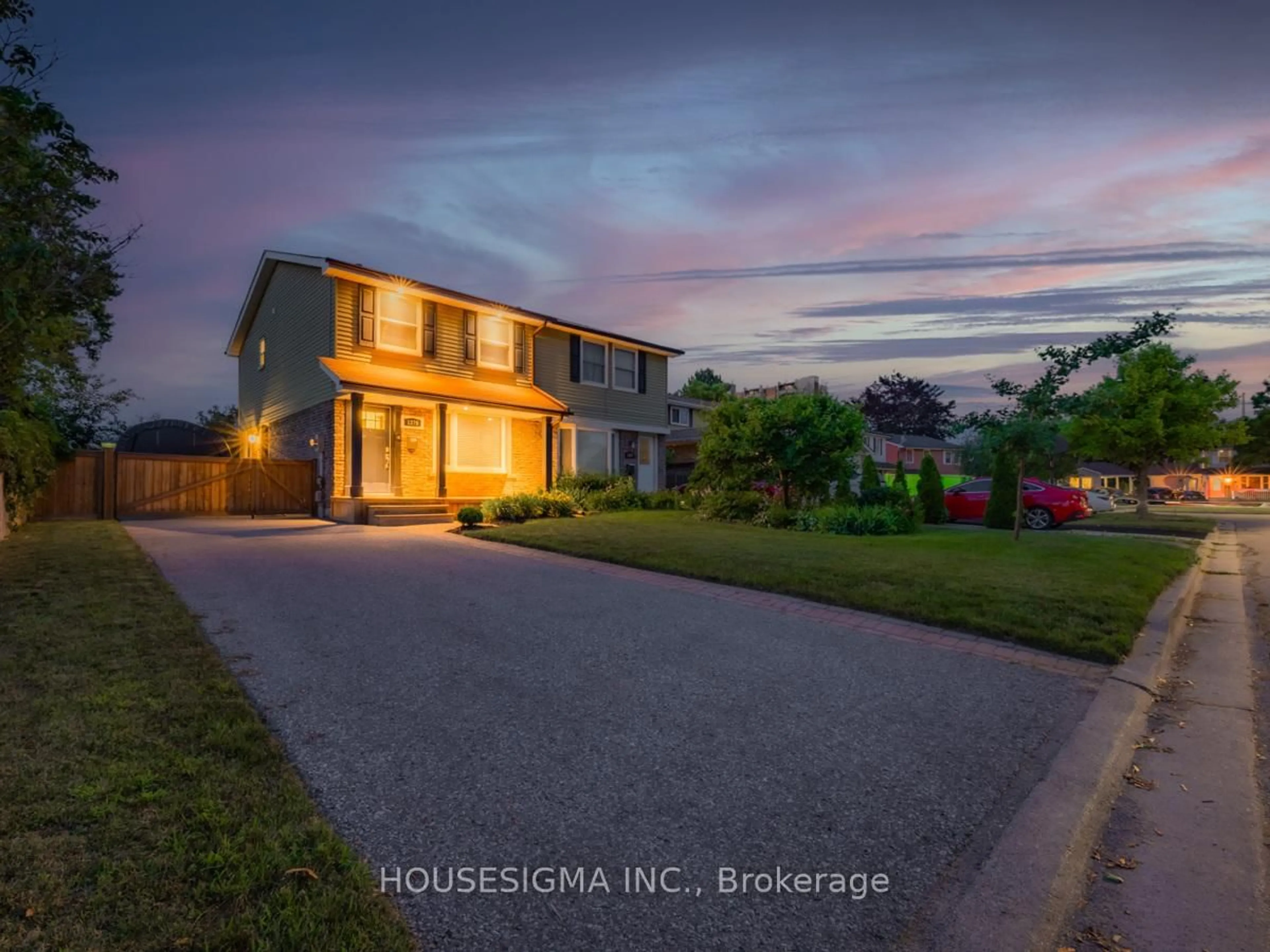 A pic from outside/outdoor area/front of a property/back of a property/a pic from drone, building for 1379 Orlando Crt, Oshawa Ontario L1G 6T8