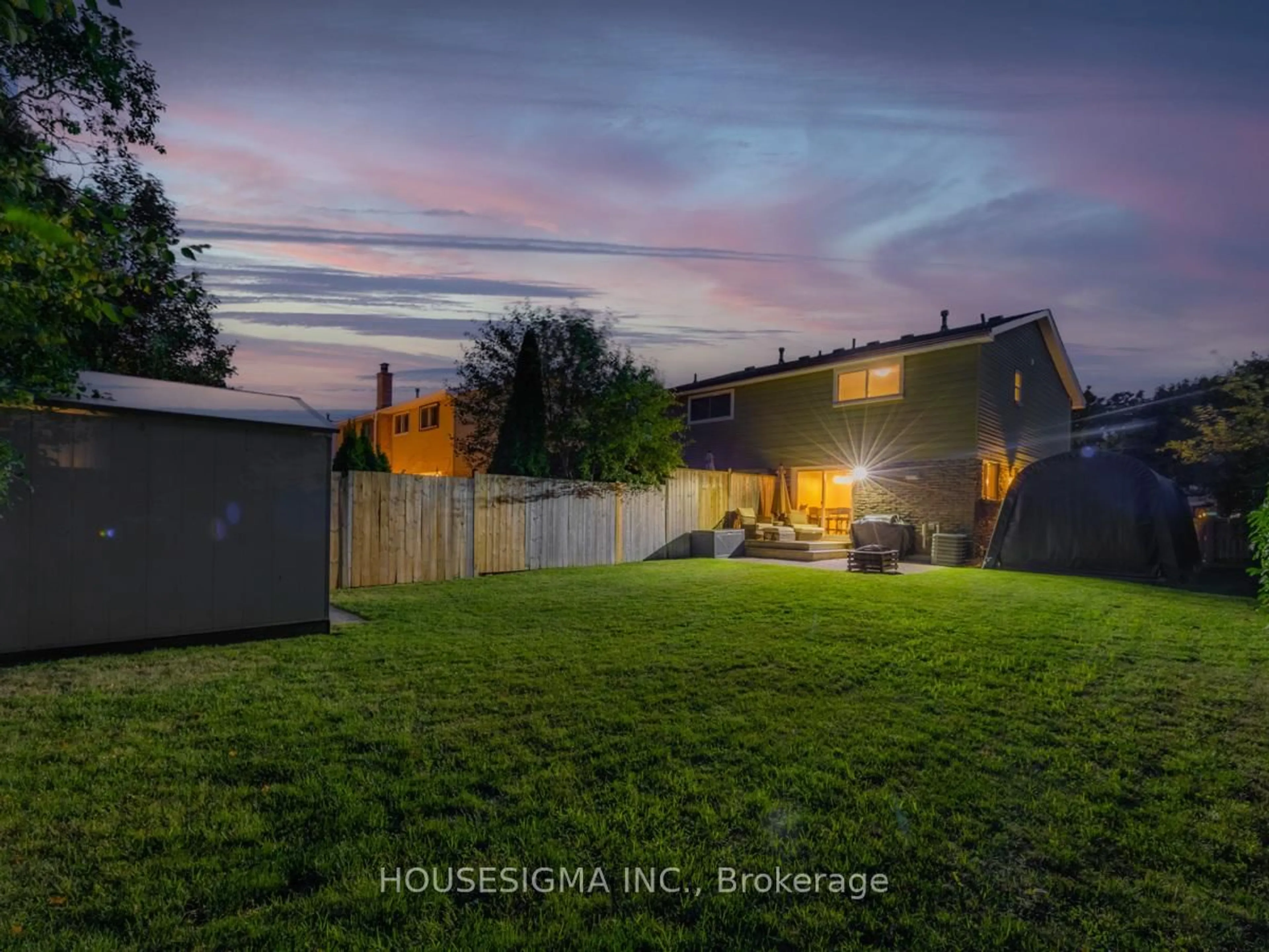 Patio, street for 1379 Orlando Crt, Oshawa Ontario L1G 6T8