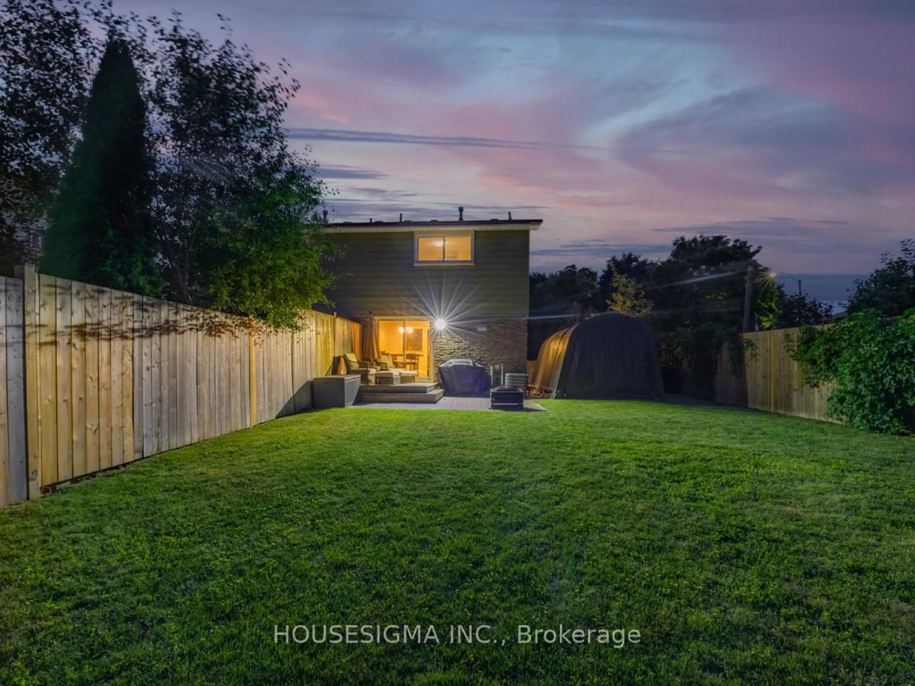 A pic from outside/outdoor area/front of a property/back of a property/a pic from drone, unknown for 1379 Orlando Crt, Oshawa Ontario L1G 6T8