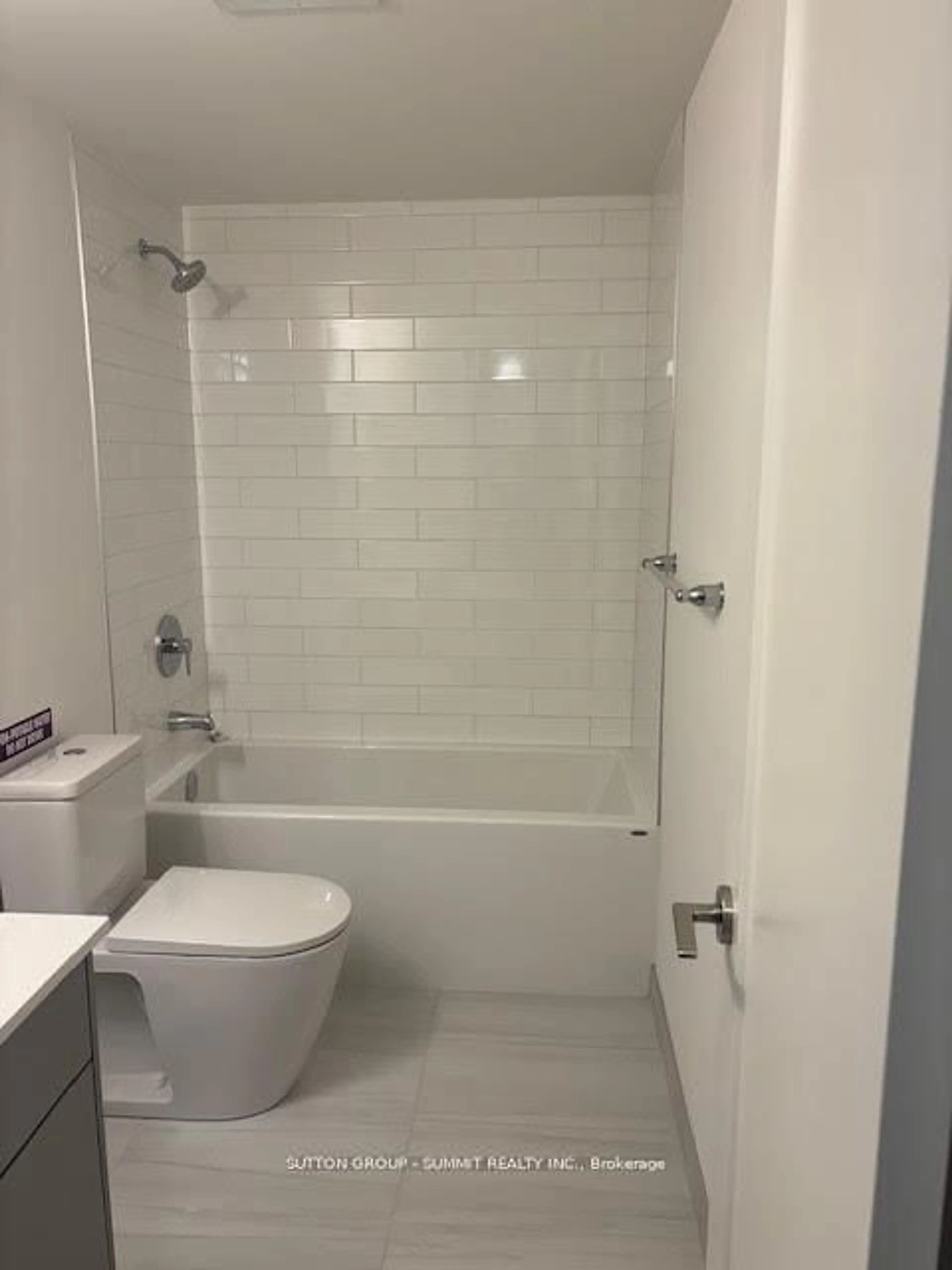 Standard bathroom, ceramic/tile floor for 2 Manderley Dr #320, Toronto Ontario M1N 0C7