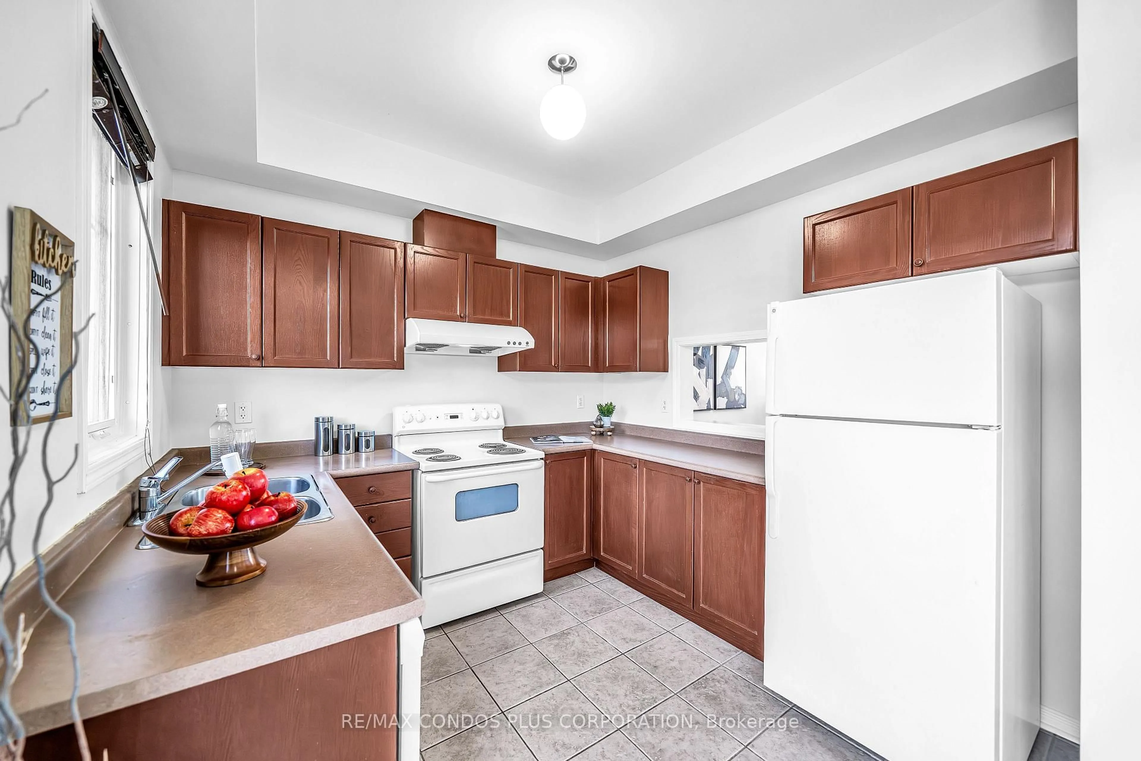 Standard kitchen, unknown for 3 Powers Valley Crt, Ajax Ontario L1S 7T9
