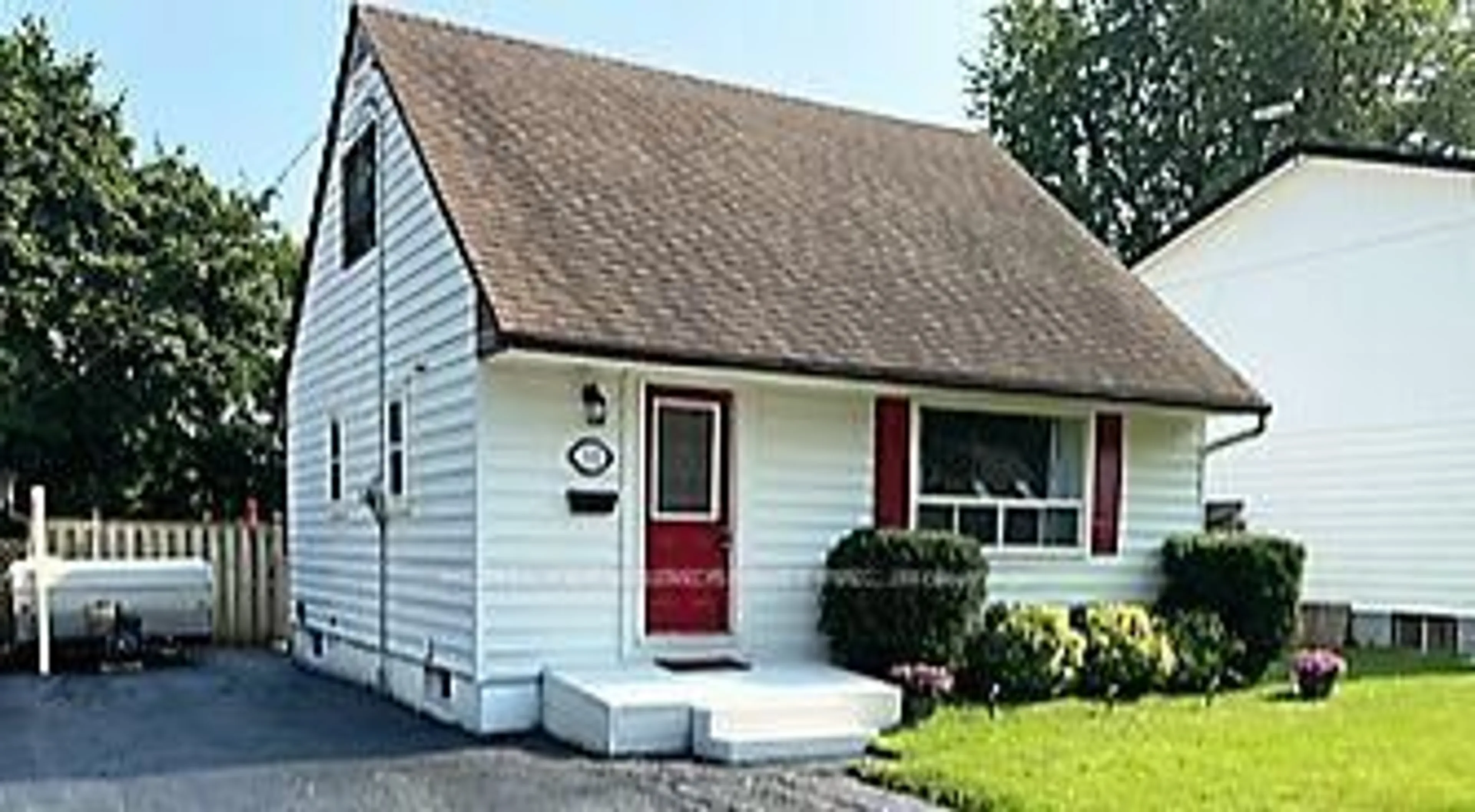 Home with vinyl exterior material, street for 102 Kings Cres, Ajax Ontario L1S 2M7