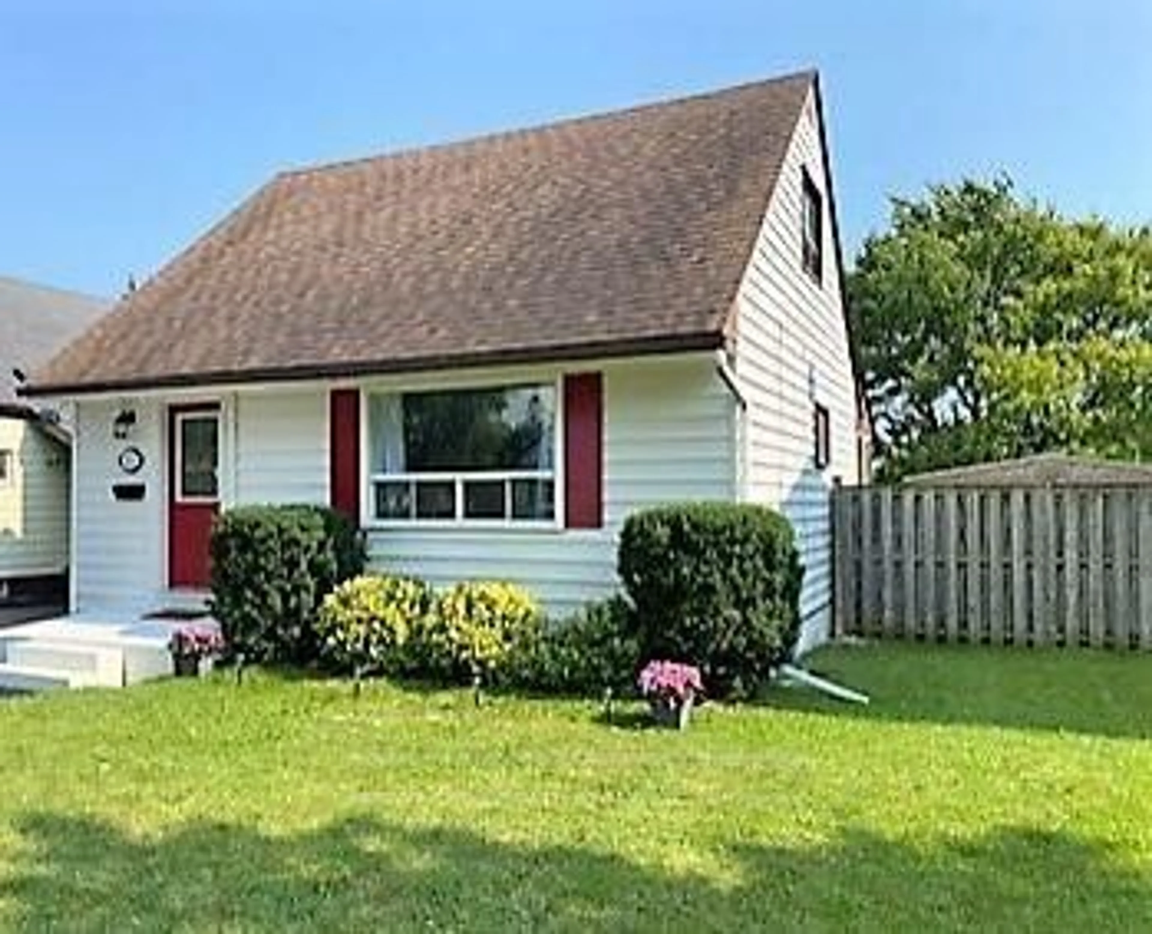 Home with vinyl exterior material, street for 102 Kings Cres, Ajax Ontario L1S 2M7