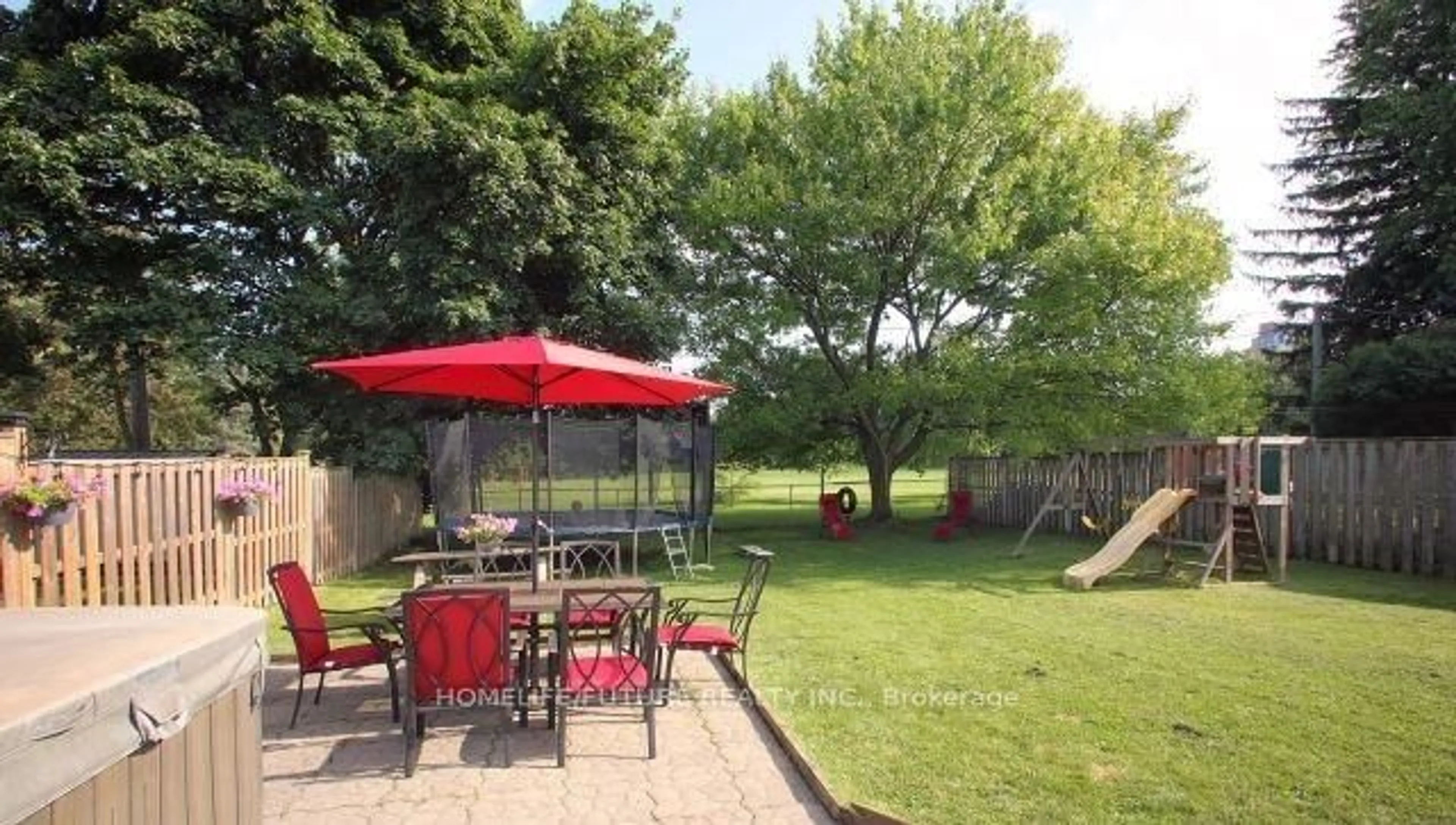 Patio, street for 102 Kings Cres, Ajax Ontario L1S 2M7