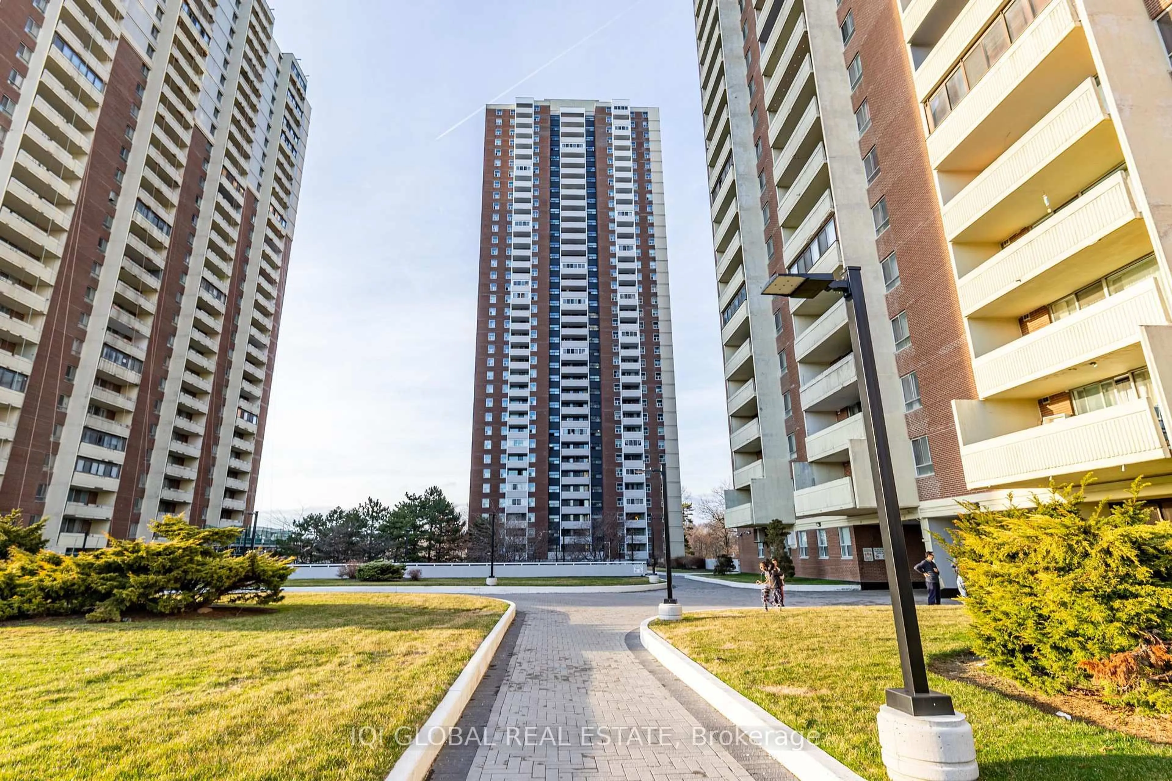 Unknown for 3 Massey Sq #2407, Toronto Ontario M4C 5L5