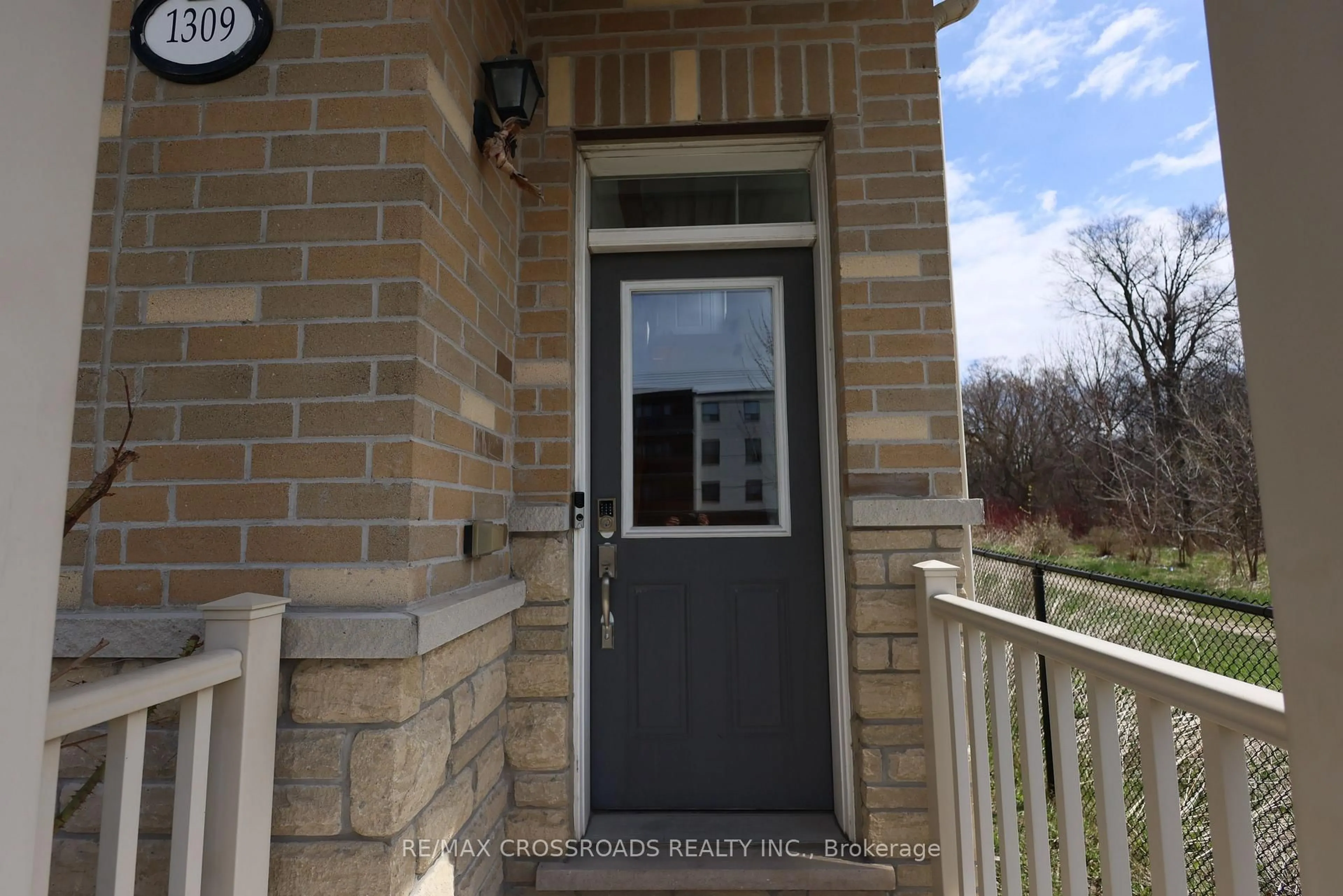 Indoor entryway for 1309 Danforth Rd, Toronto Ontario M1J 0B1
