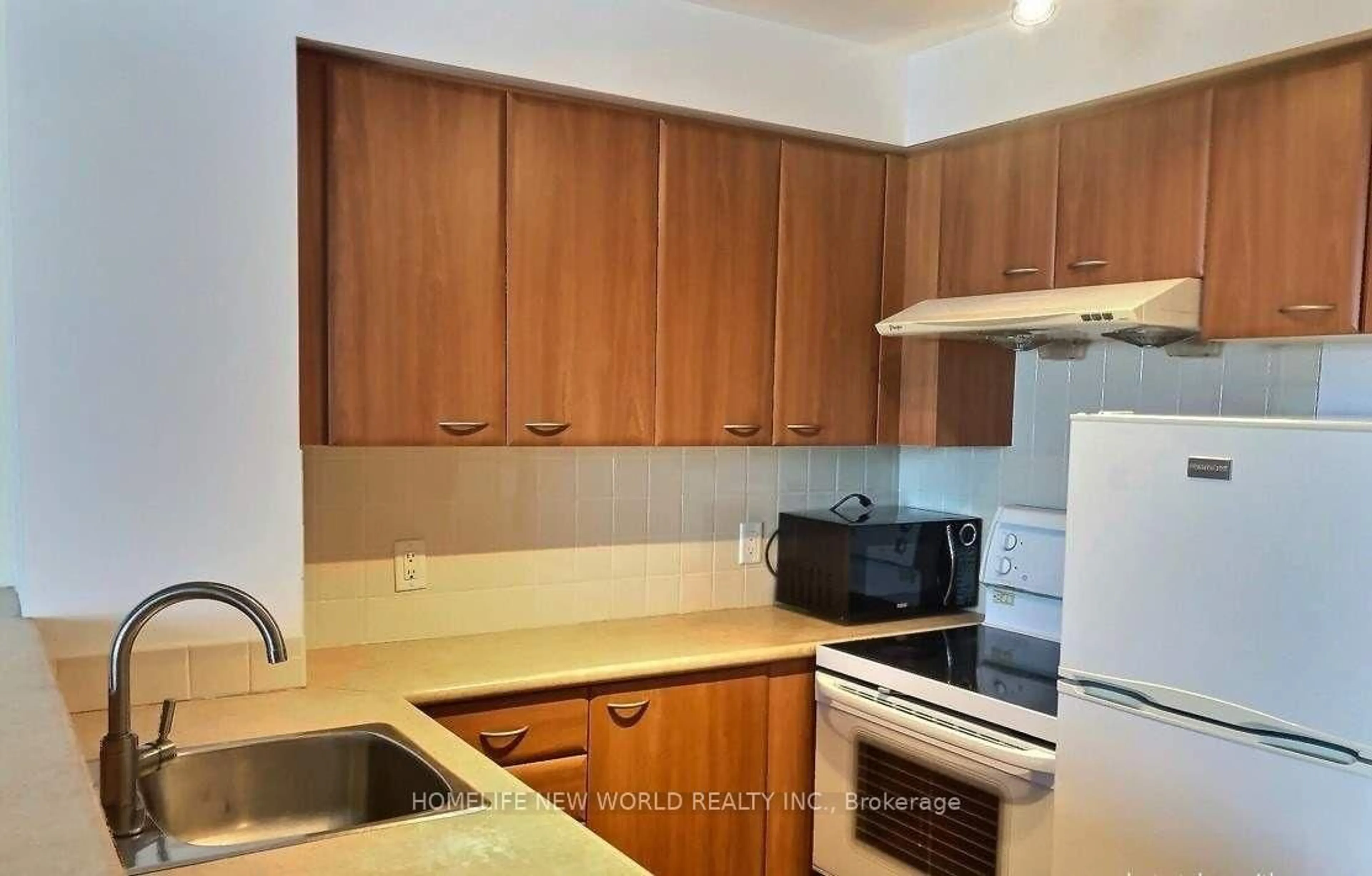 Standard kitchen, unknown for 36 Lee Centre Dr #1906, Toronto Ontario M1H 3K2