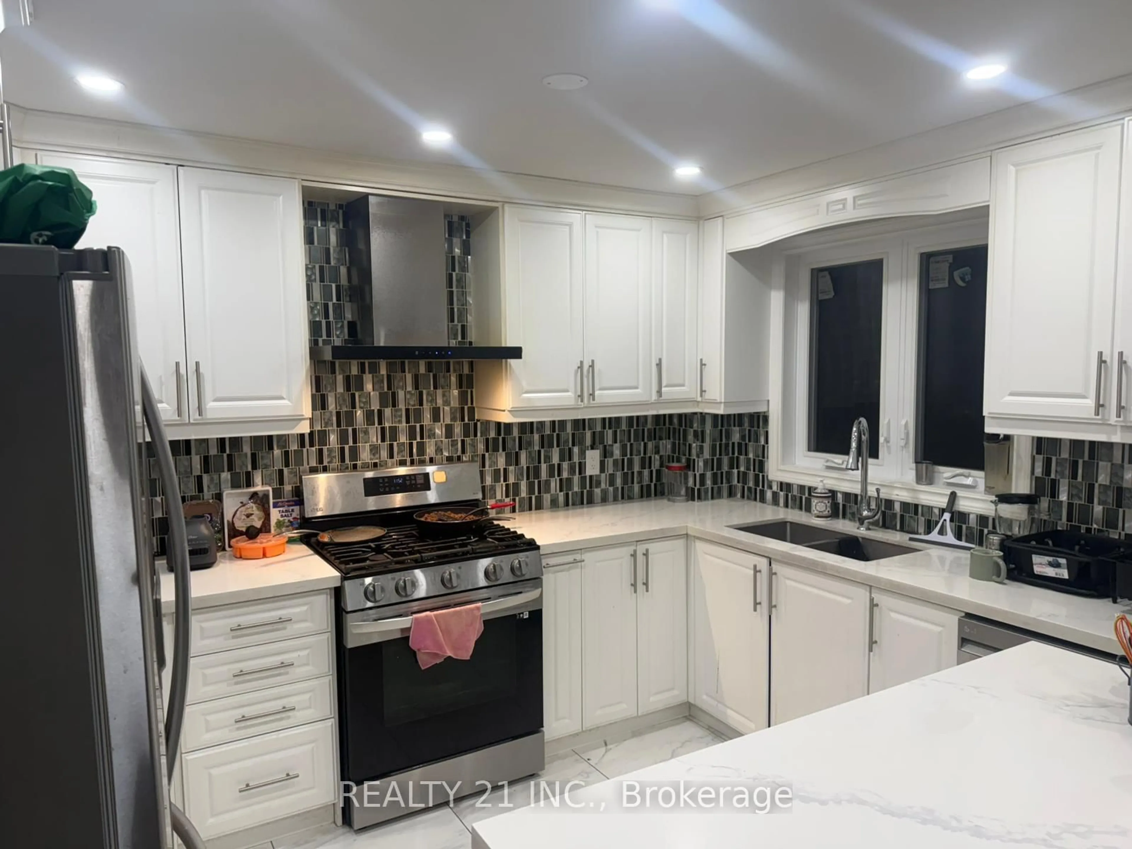 Unknown for 120 Queensbury Ave, Toronto Ontario M1N 2X7