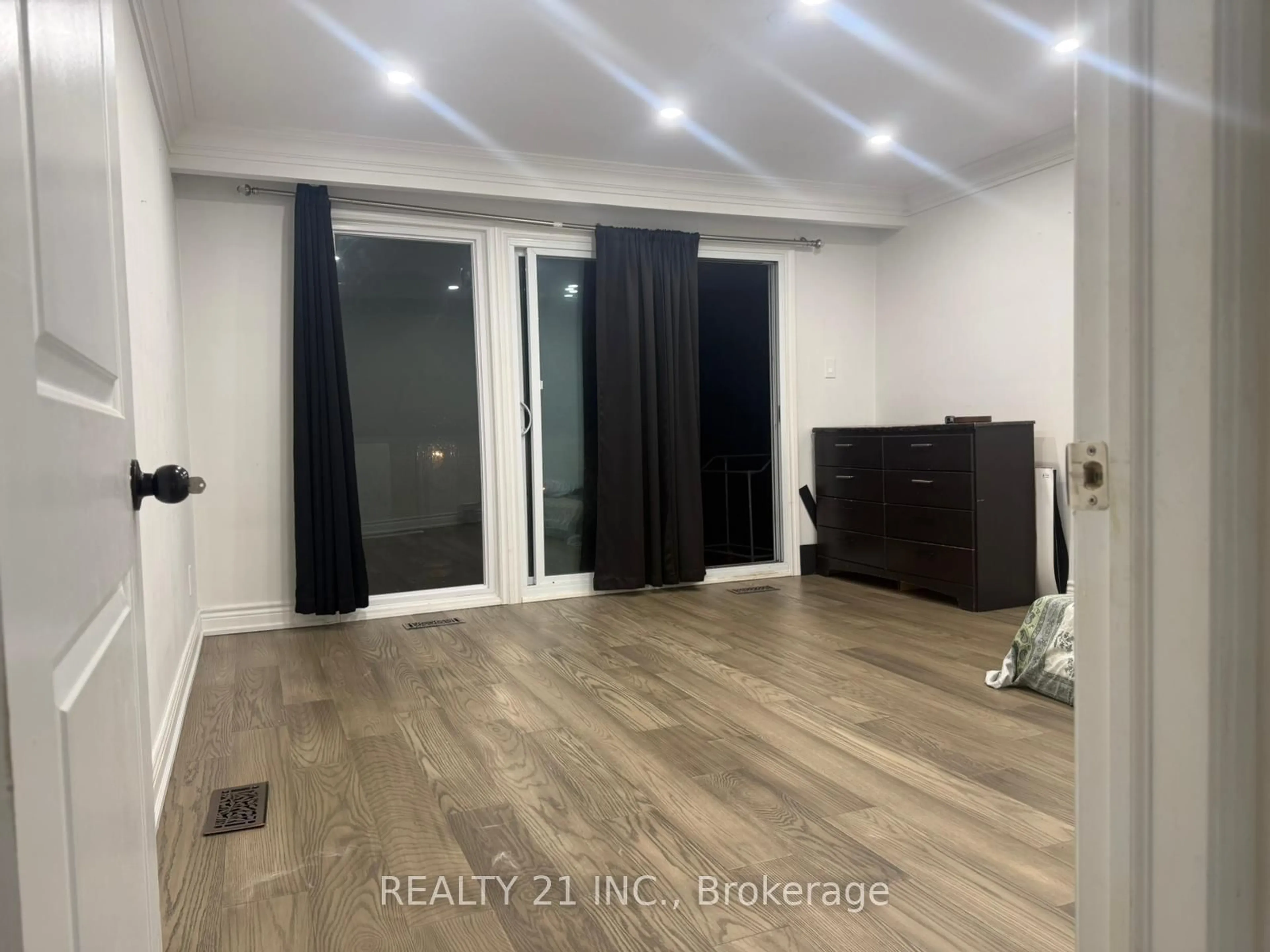 A pic of a room for 120 Queensbury Ave, Toronto Ontario M1N 2X7