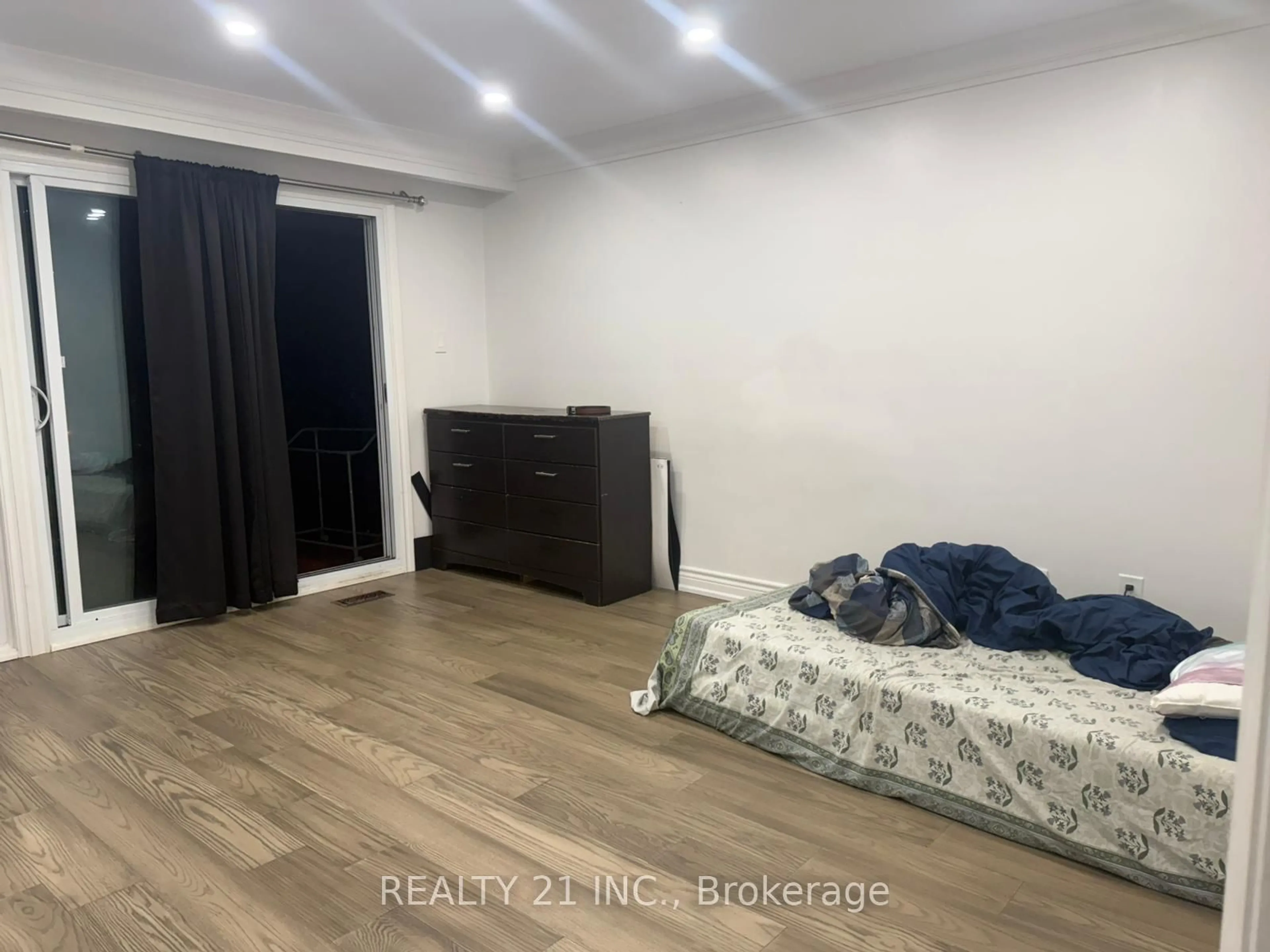 A pic of a room for 120 Queensbury Ave, Toronto Ontario M1N 2X7