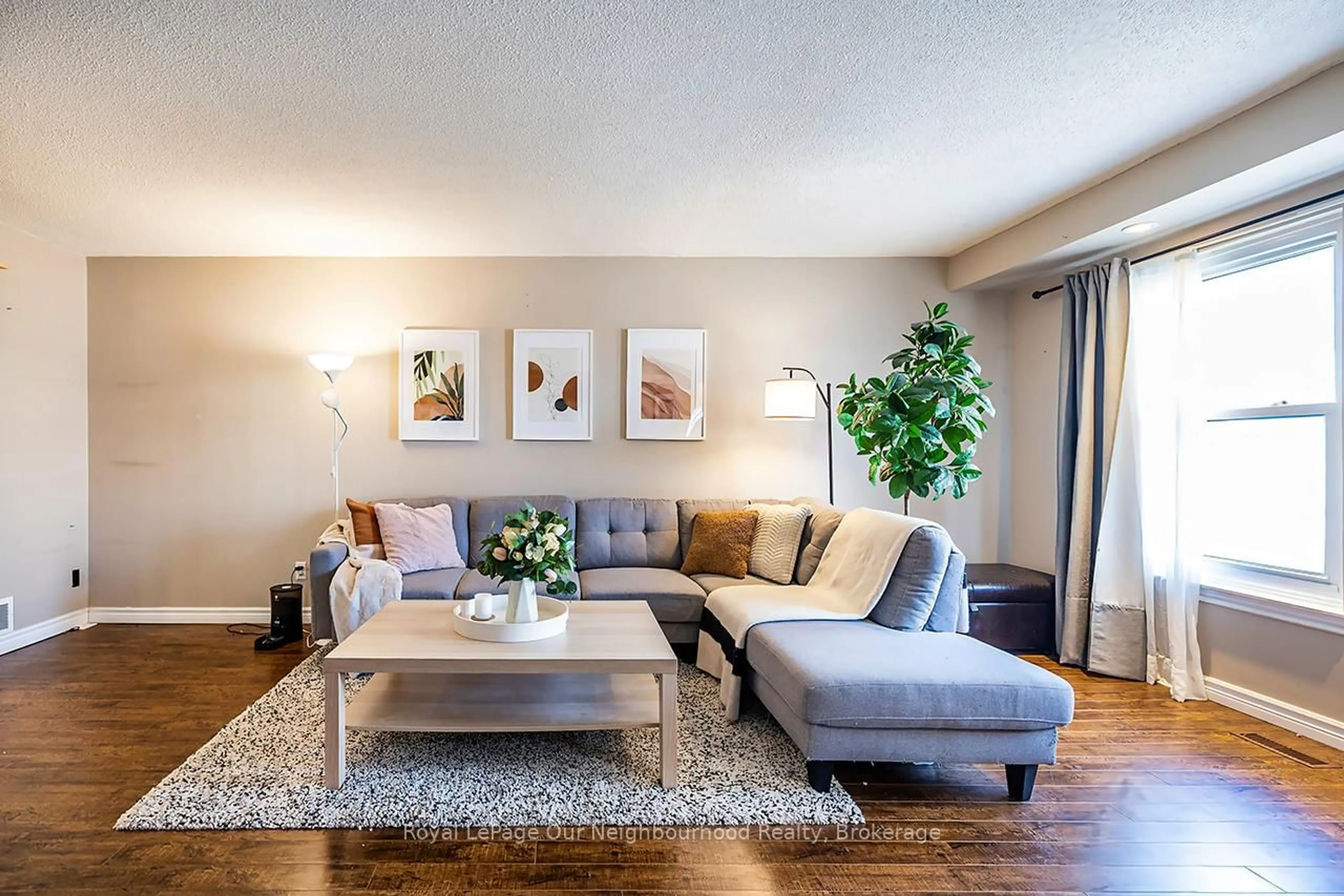 Living room with furniture, wood/laminate floor for 976 Southport Dr, Oshawa Ontario L1H 8A3