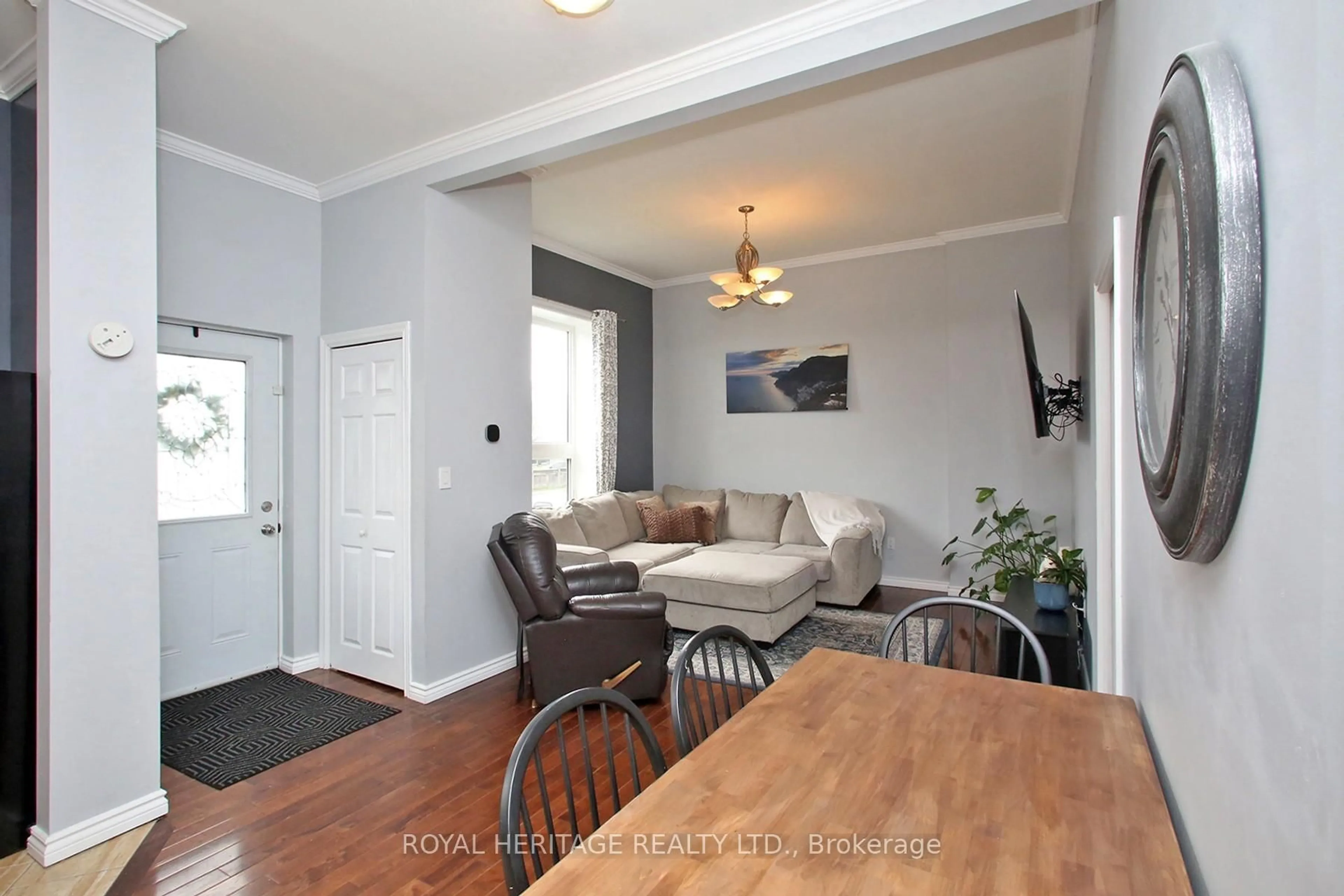 Dining room, wood/laminate floor for 164 Kings Hill Lane, Clarington Ontario L1C 1R8