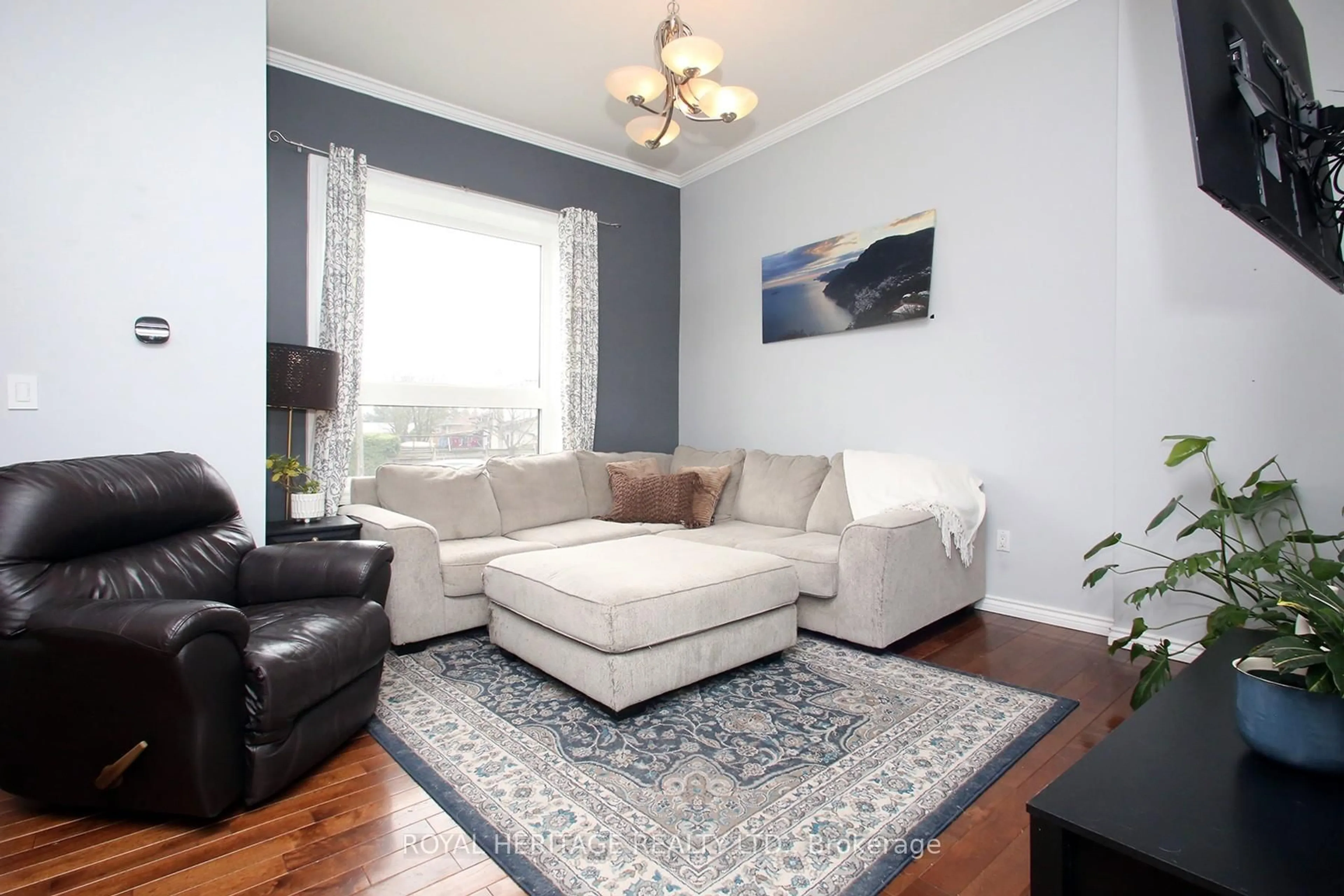 Living room with furniture, wood/laminate floor for 164 Kings Hill Lane, Clarington Ontario L1C 1R8