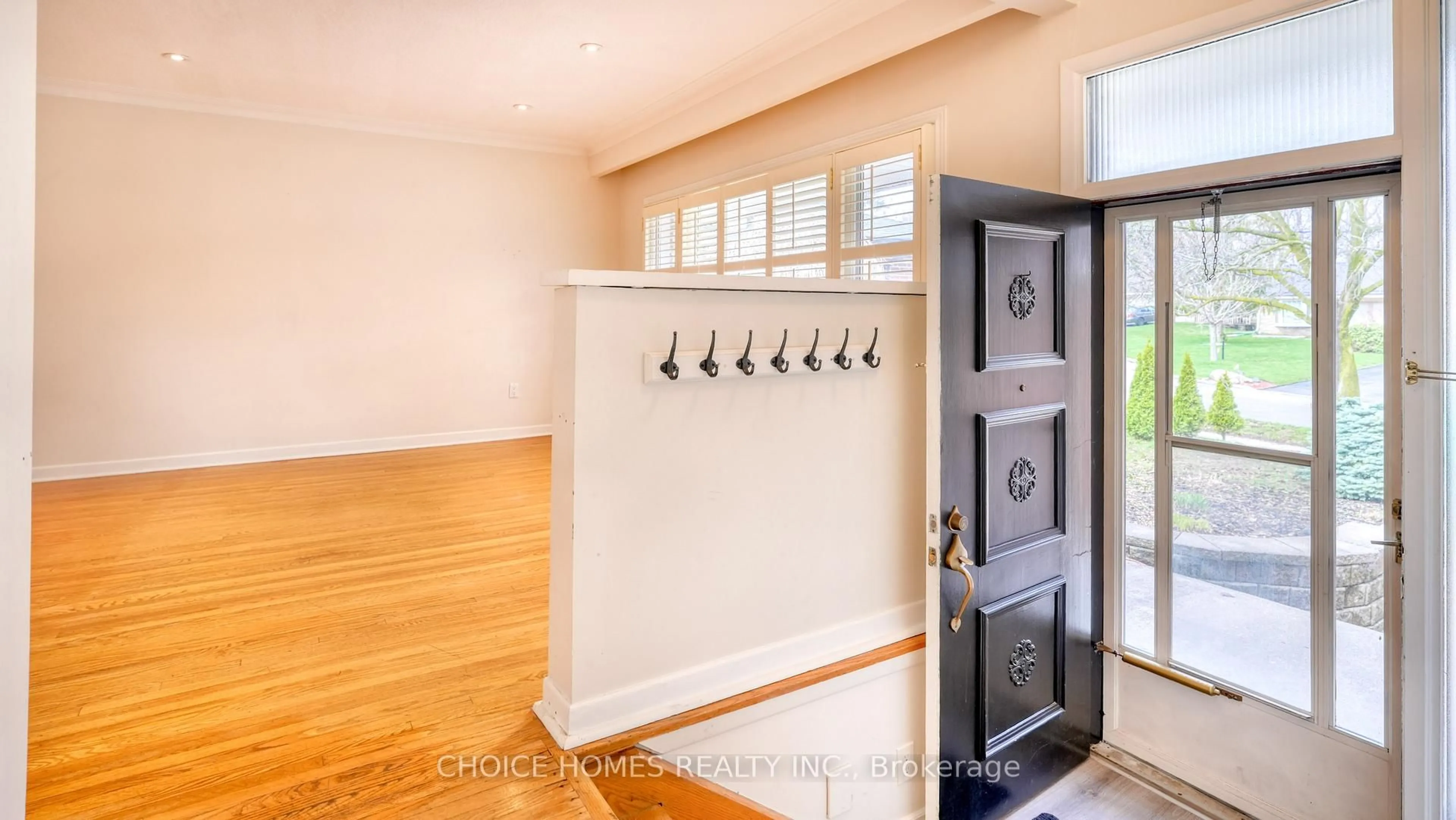 Indoor entryway for 19 Landfair Cres, Toronto Ontario M1J 3A6