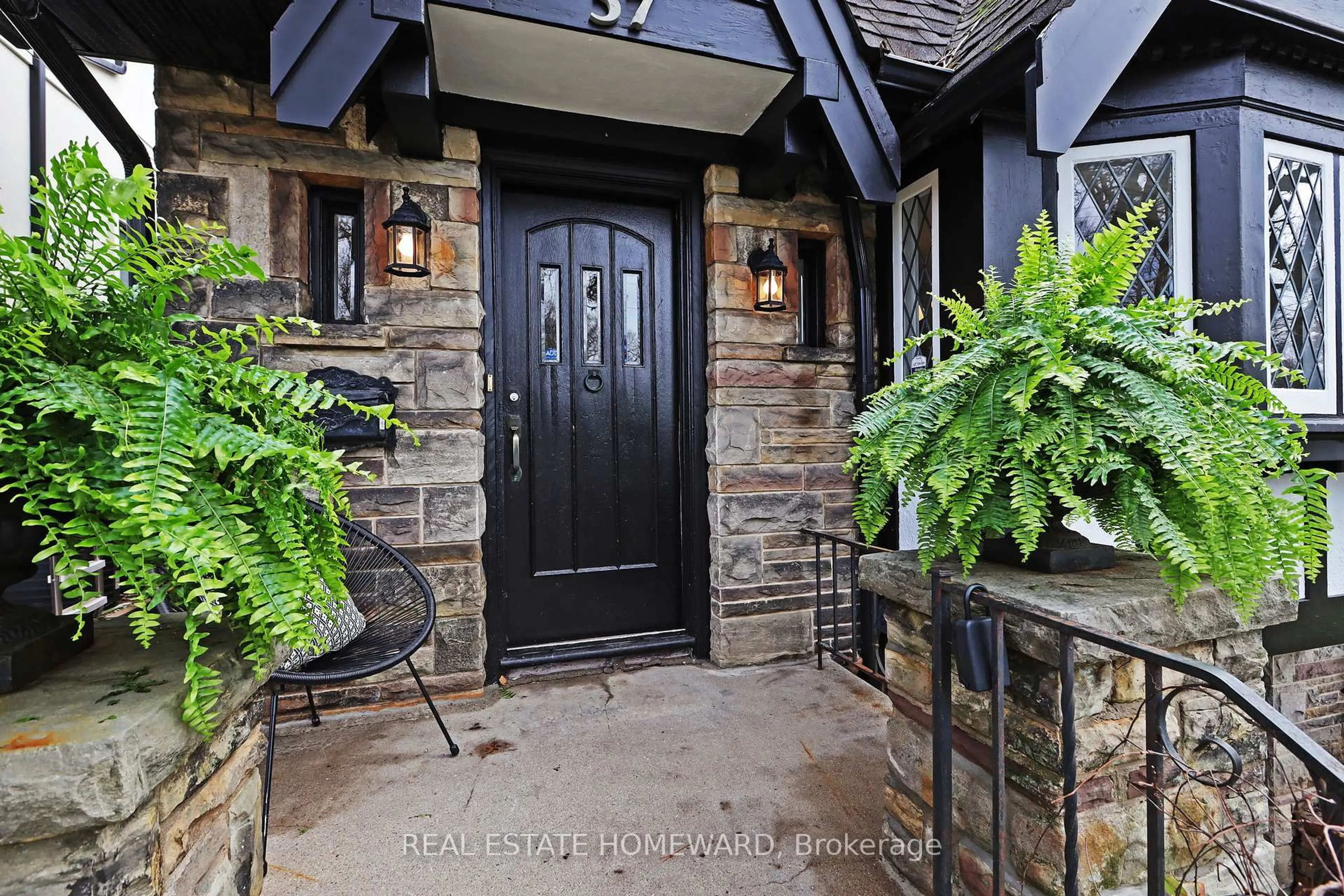 Indoor entryway for 57 Fallingbrook Rd, Toronto Ontario M1N 2T5
