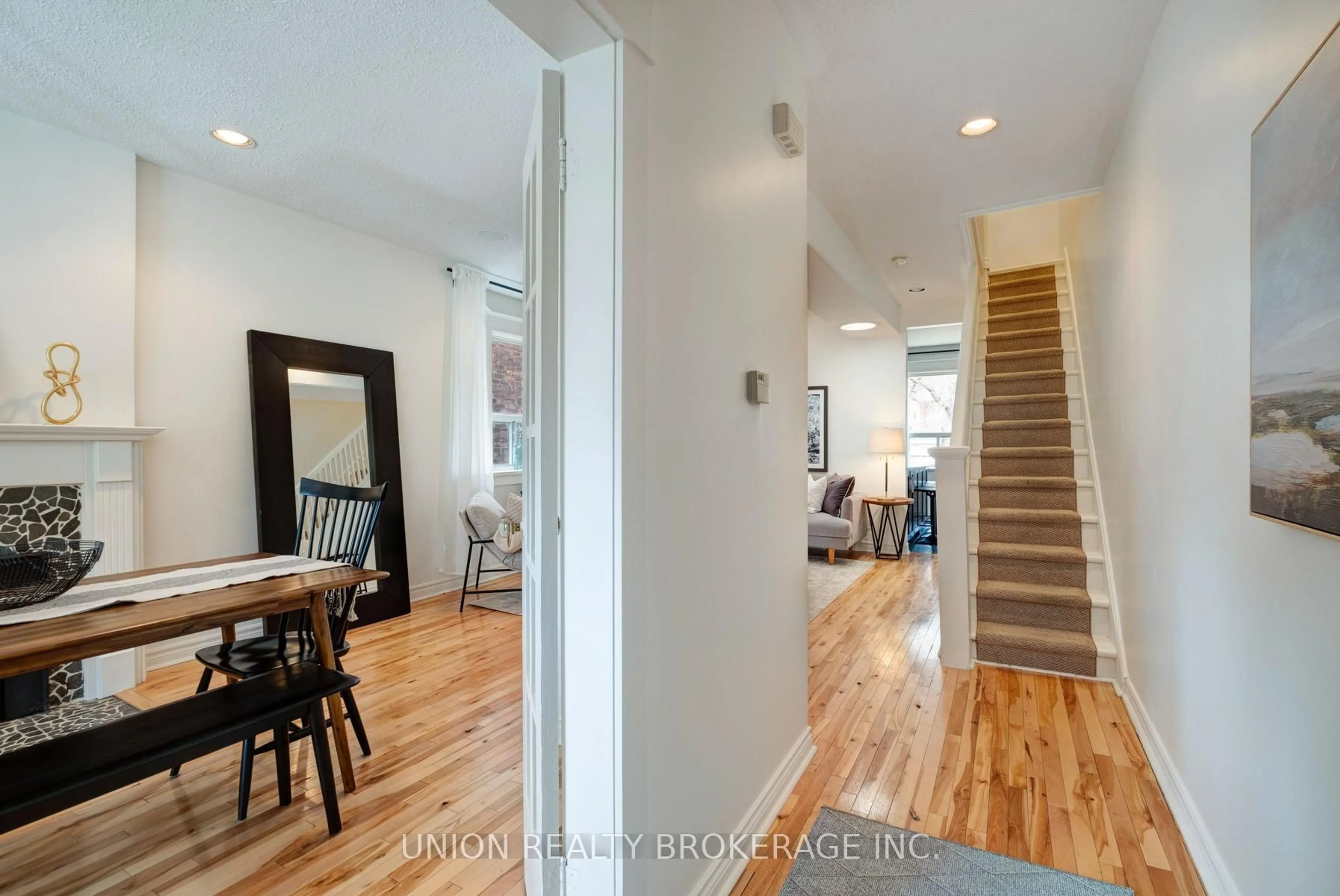 Indoor entryway for 10 Bertmount Ave, Toronto Ontario M4M 2X9