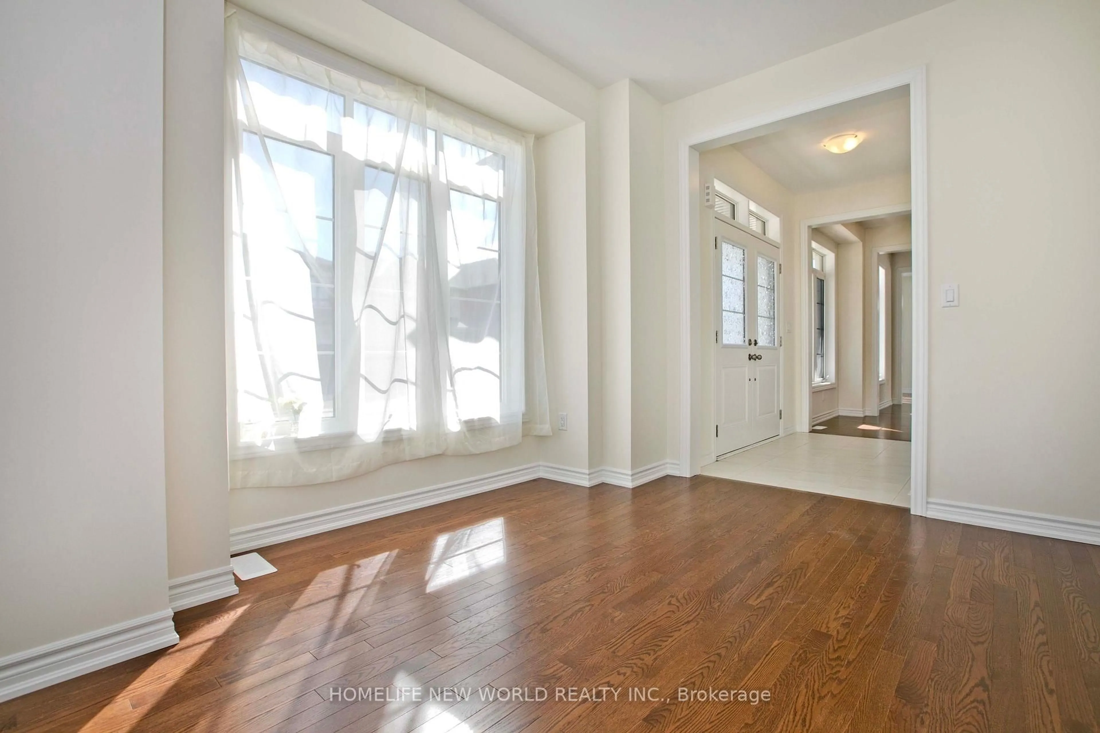 Indoor entryway for 1864 Irish Moss Sq, Pickering Ontario L1Y 0B4