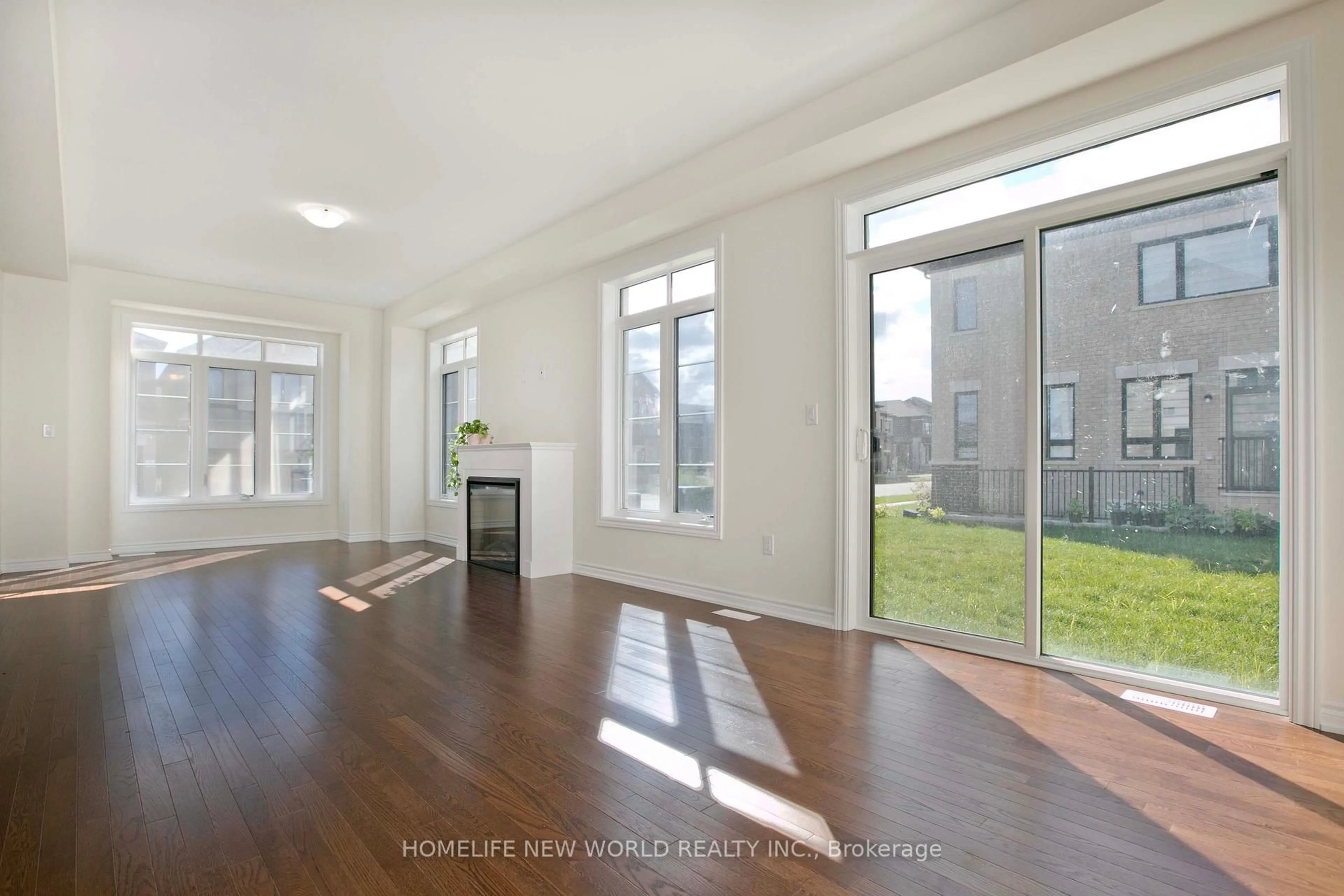 Unknown for 1864 Irish Moss Sq, Pickering Ontario L1Y 0B4