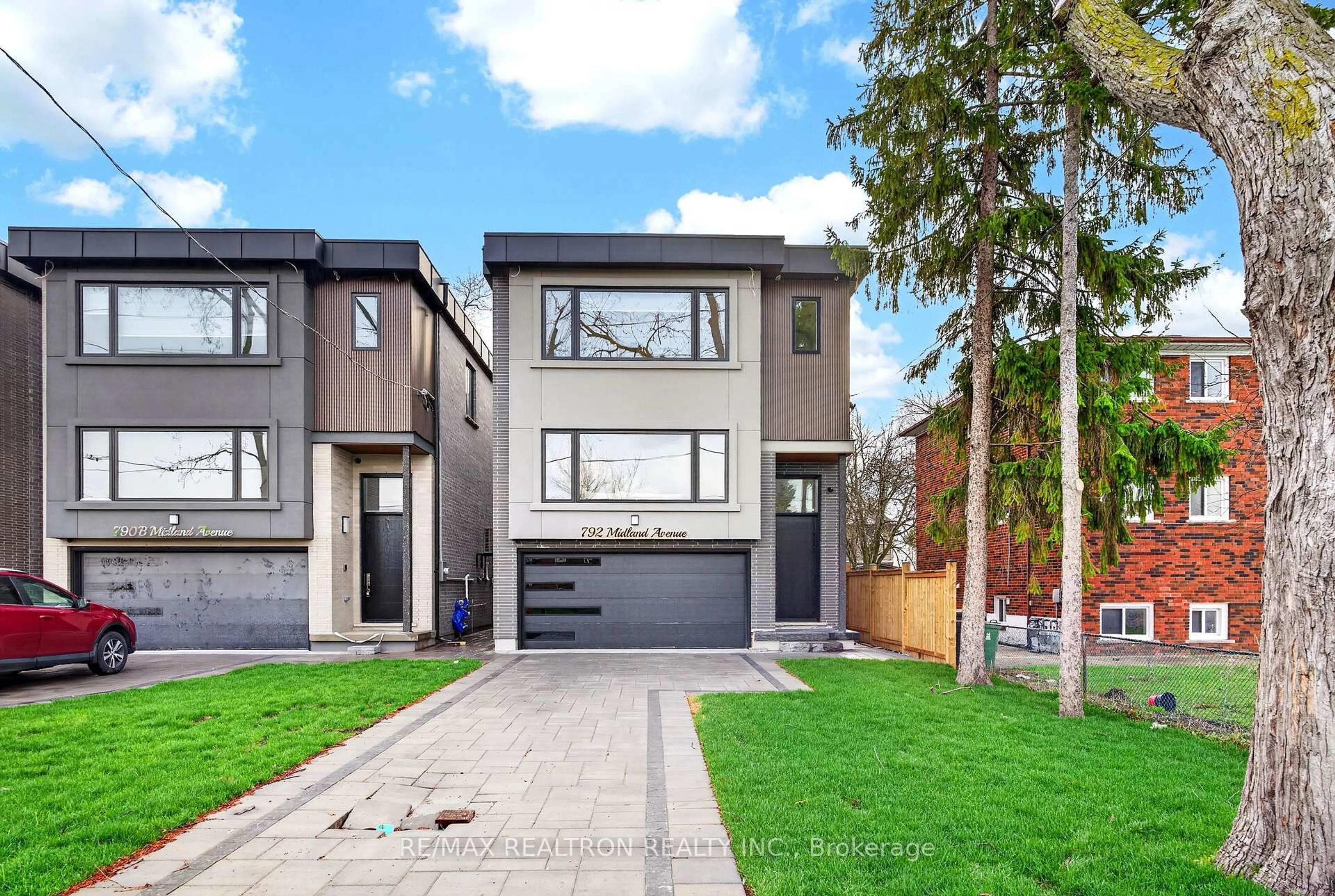 Home with brick exterior material, street for 792 Midland Ave, Toronto Ontario M1K 4E7