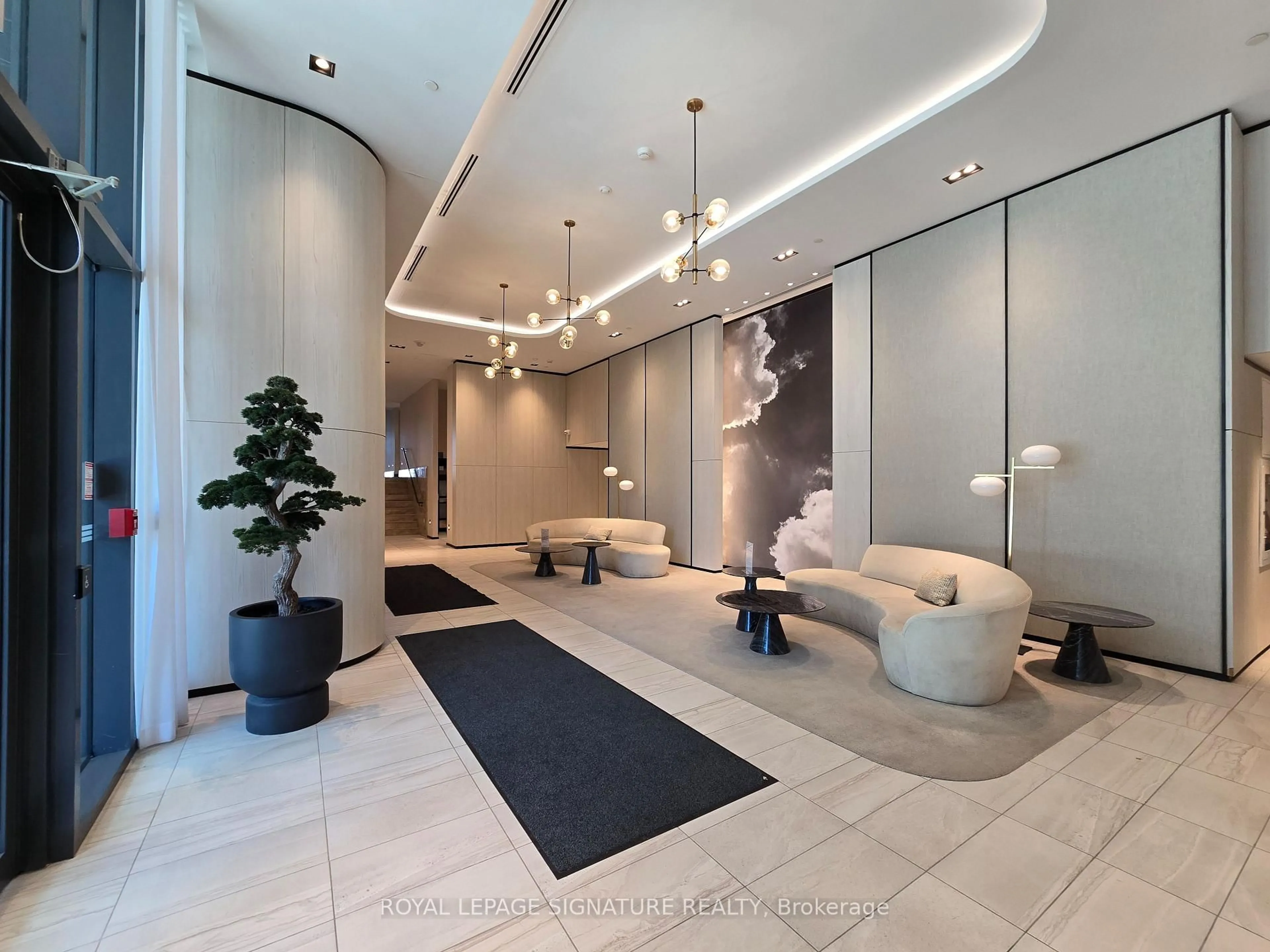 Indoor foyer for 1455 Celebration Dr #217, Pickering Ontario L1W 0C3