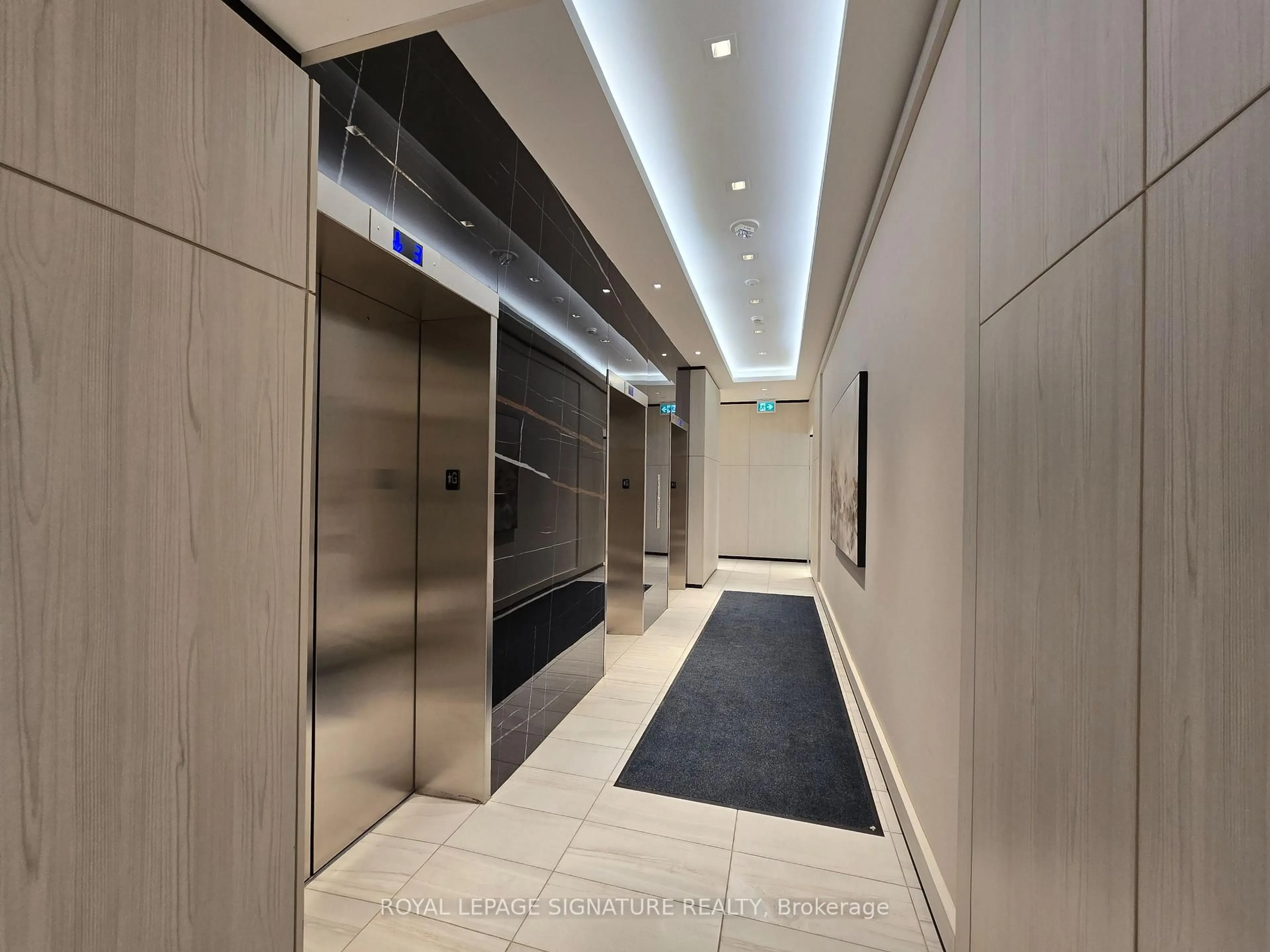 Indoor foyer for 1455 Celebration Dr #217, Pickering Ontario L1W 0C3