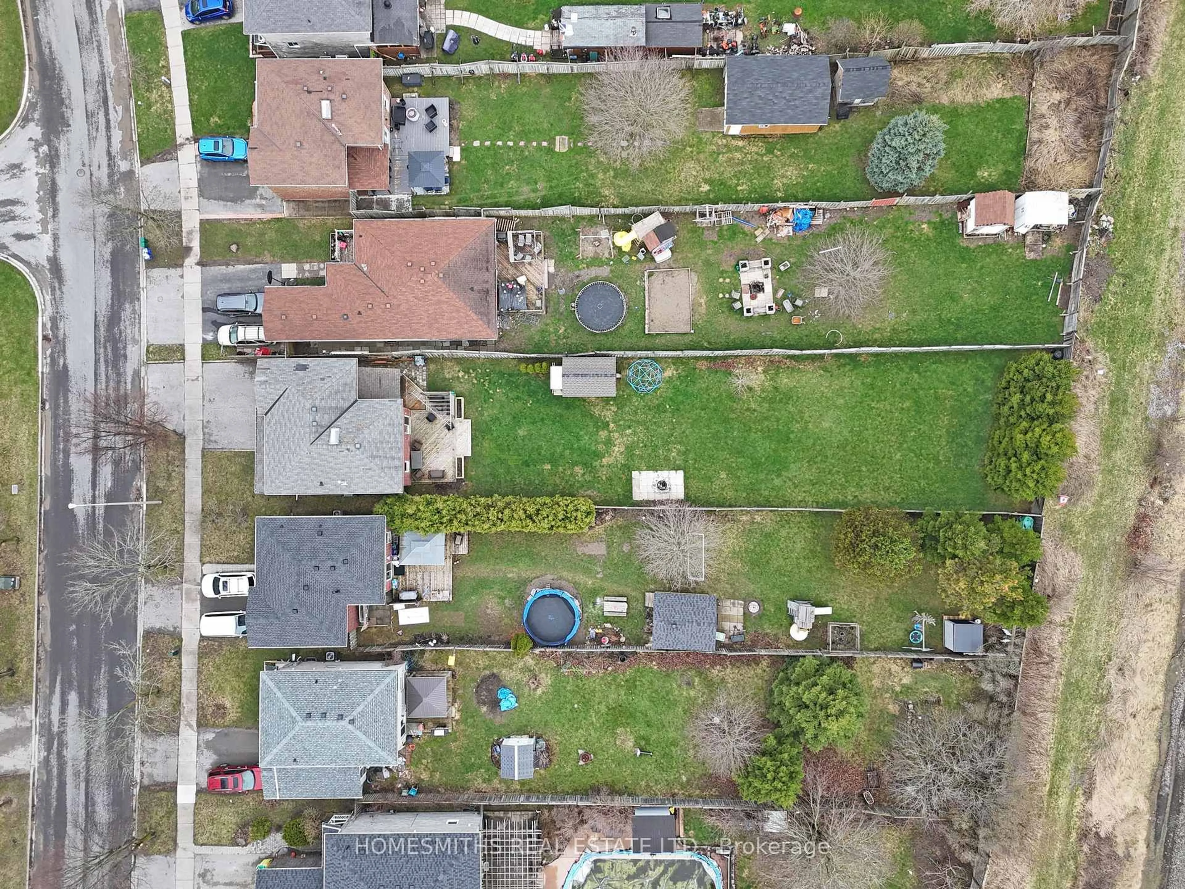 A pic from outside/outdoor area/front of a property/back of a property/a pic from drone, street for 160 Andrew St, Clarington Ontario L1B 1J6