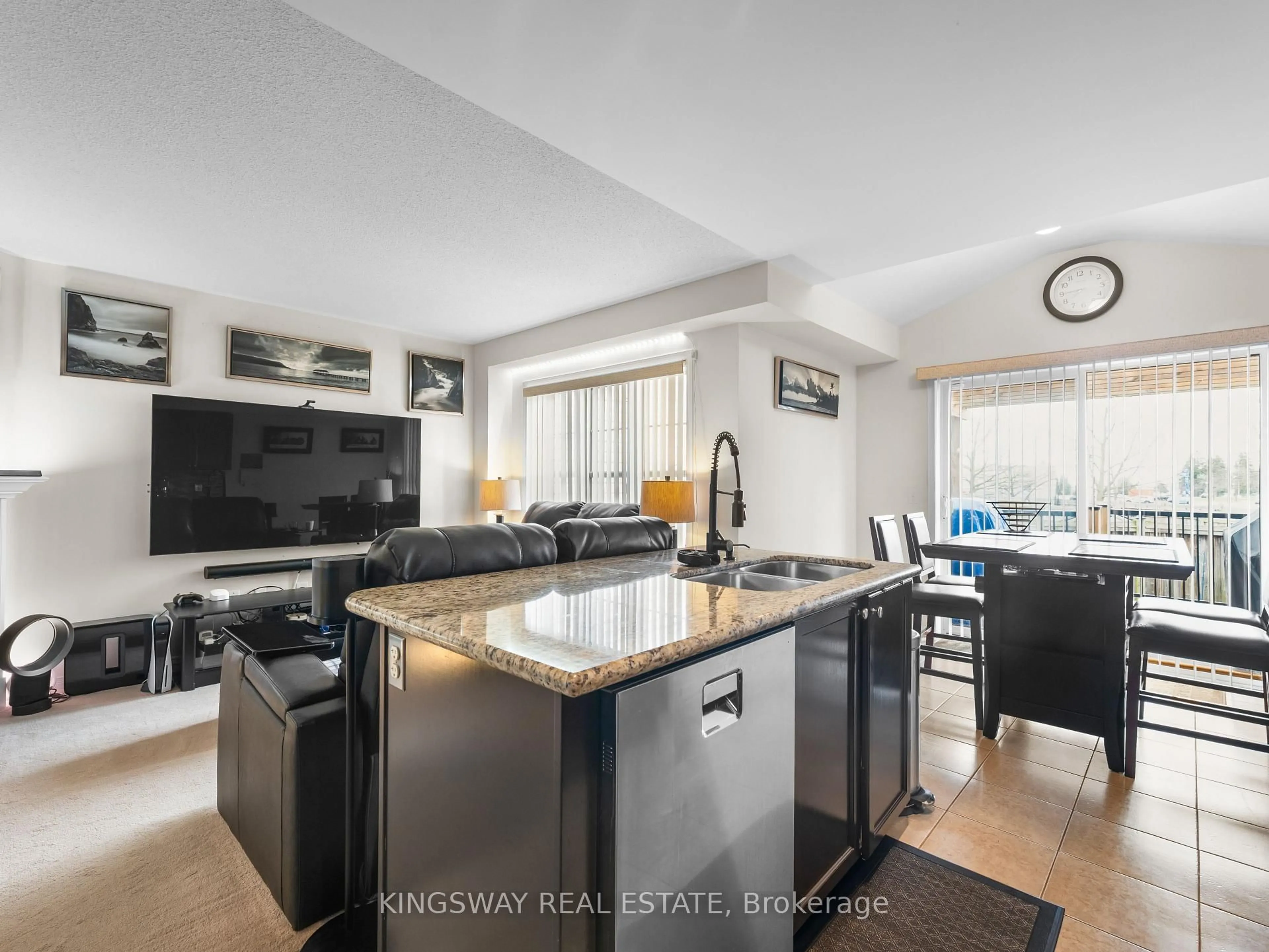 Open concept kitchen, ceramic/tile floor for 57 Harbourside Dr, Whitby Ontario L1N 0H5