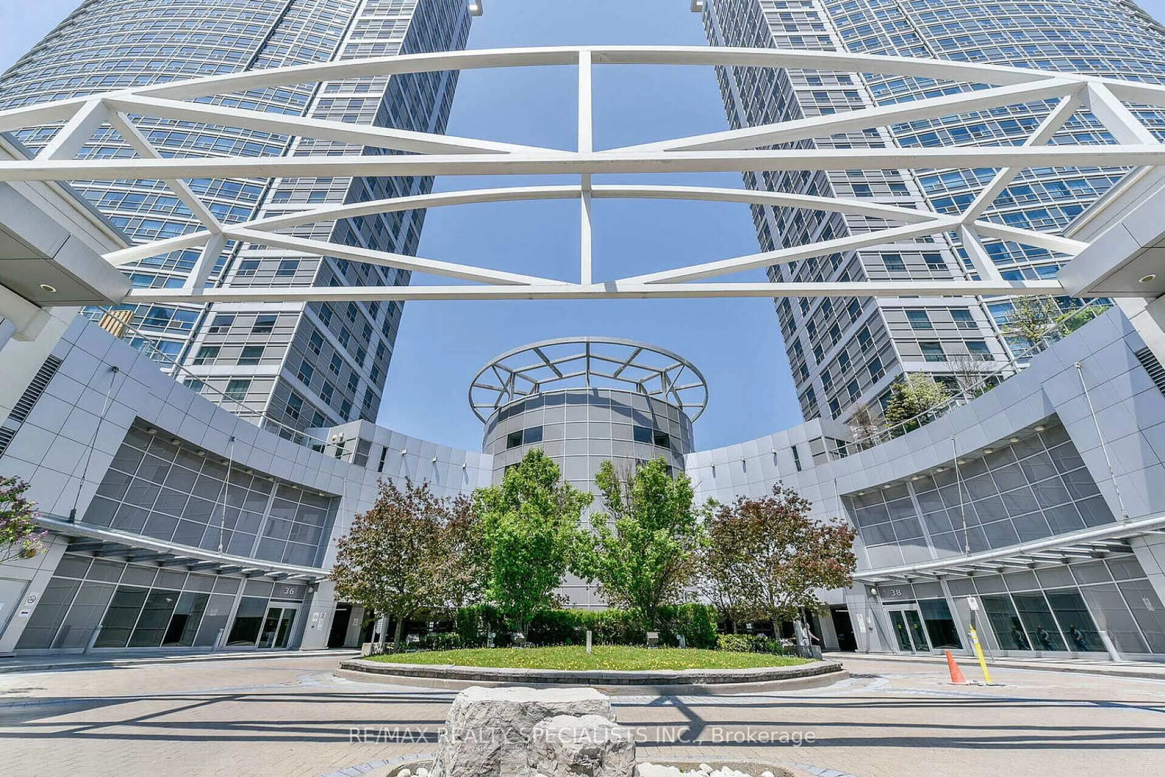 Indoor foyer for 38 Lee Ctre #2803, Toronto Ontario M1H 3J7