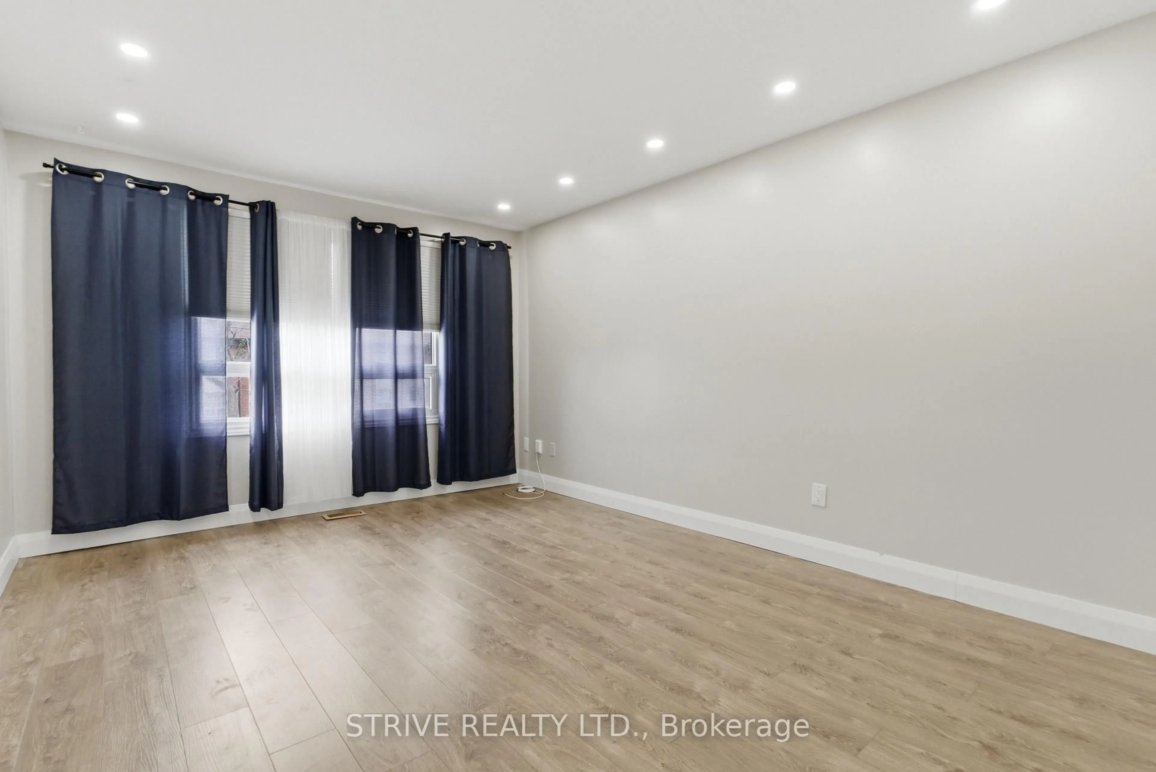 A pic of a room for 290 Lakeview Park Ave, Oshawa Ontario L1J 7M5