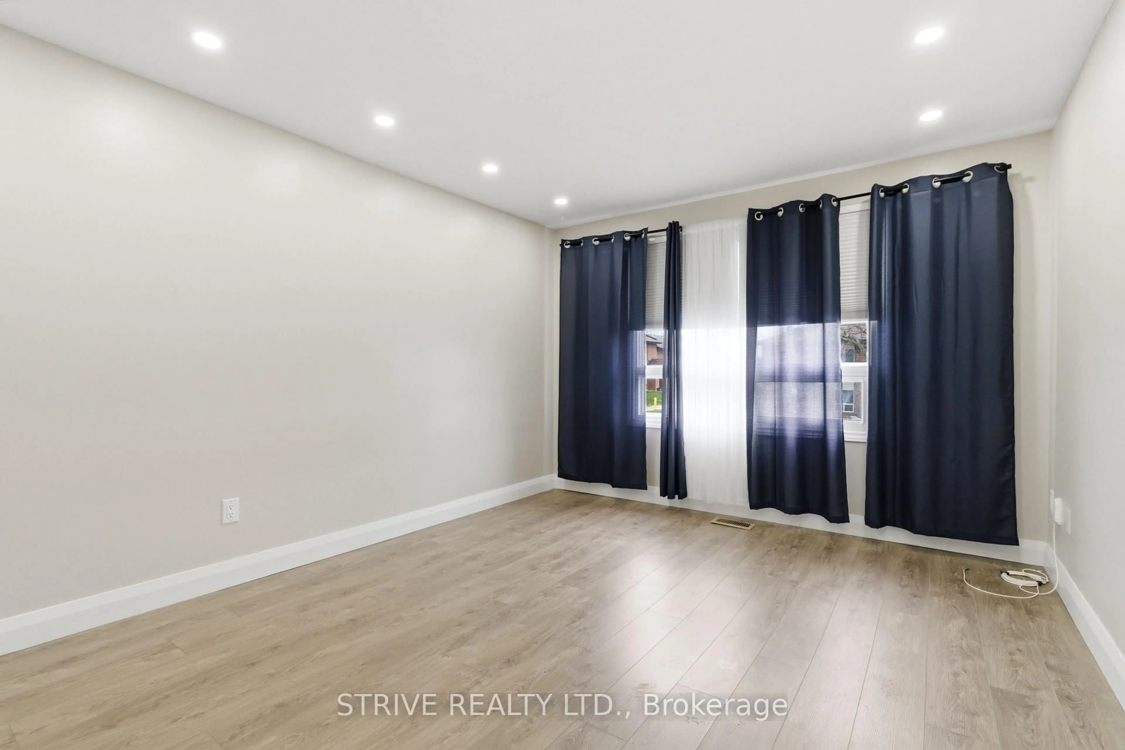 A pic of a room for 290 Lakeview Park Ave, Oshawa Ontario L1J 7M5