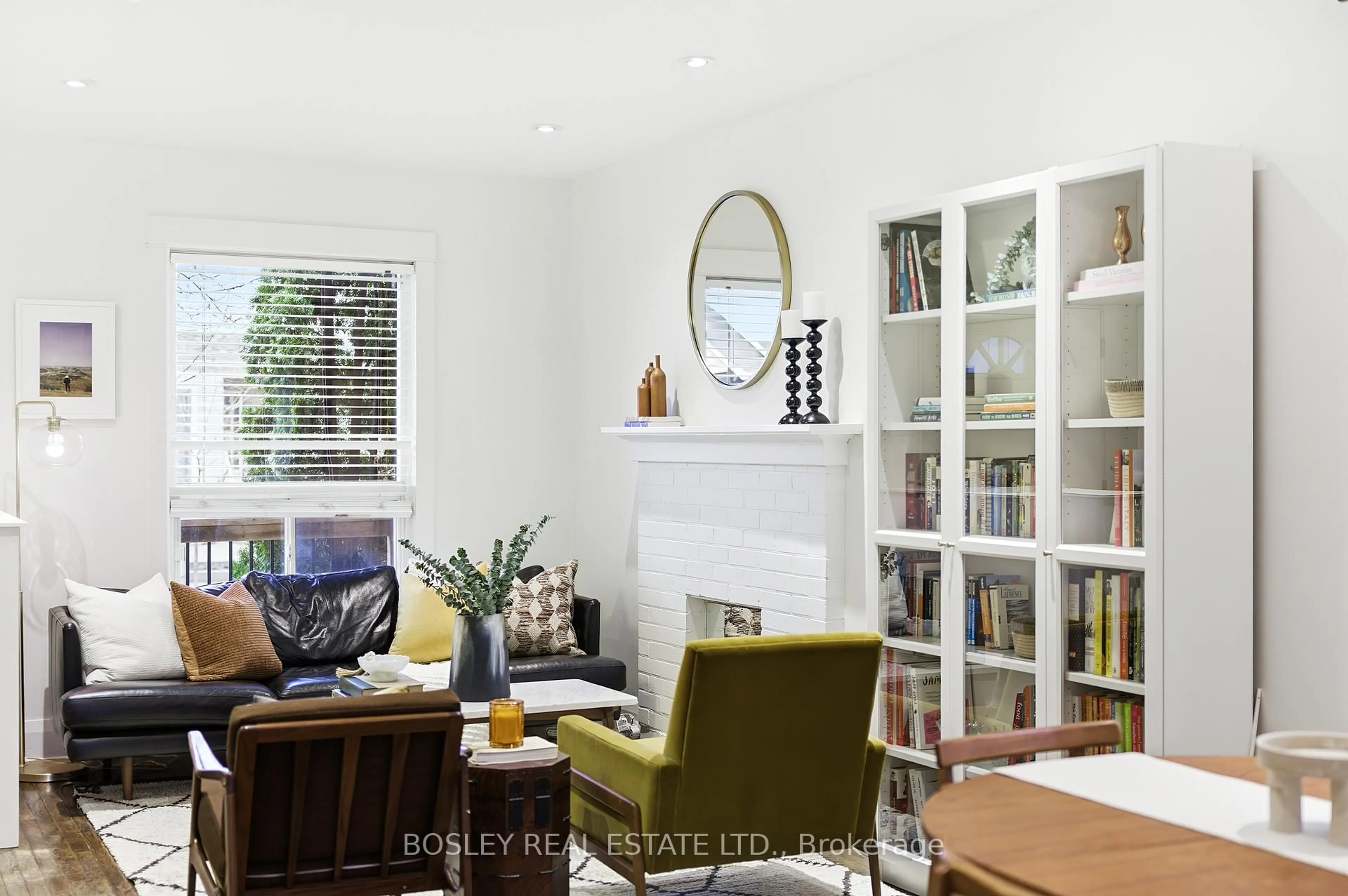 Living room with furniture, unknown for 92 Glebemount Ave, Toronto Ontario M4C 3R8