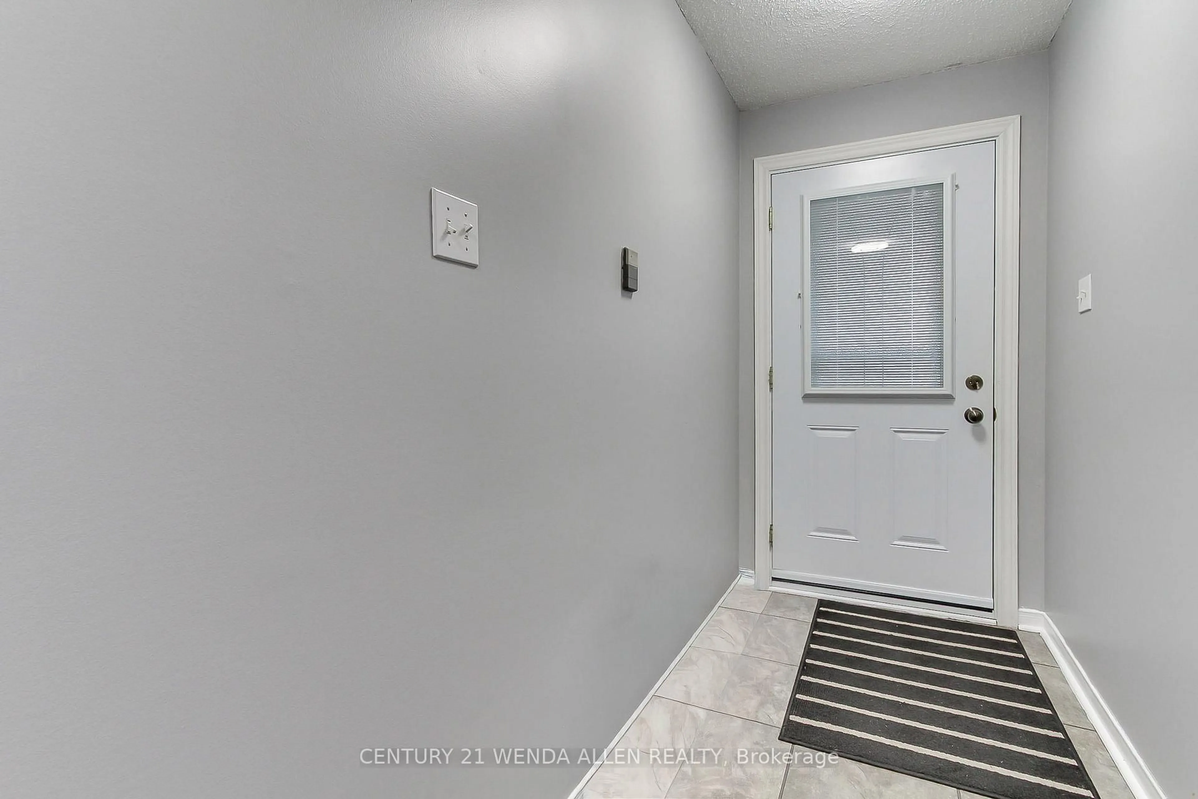 Indoor entryway for 44 Bashford Rd, Ajax Ontario L1S 3Y2
