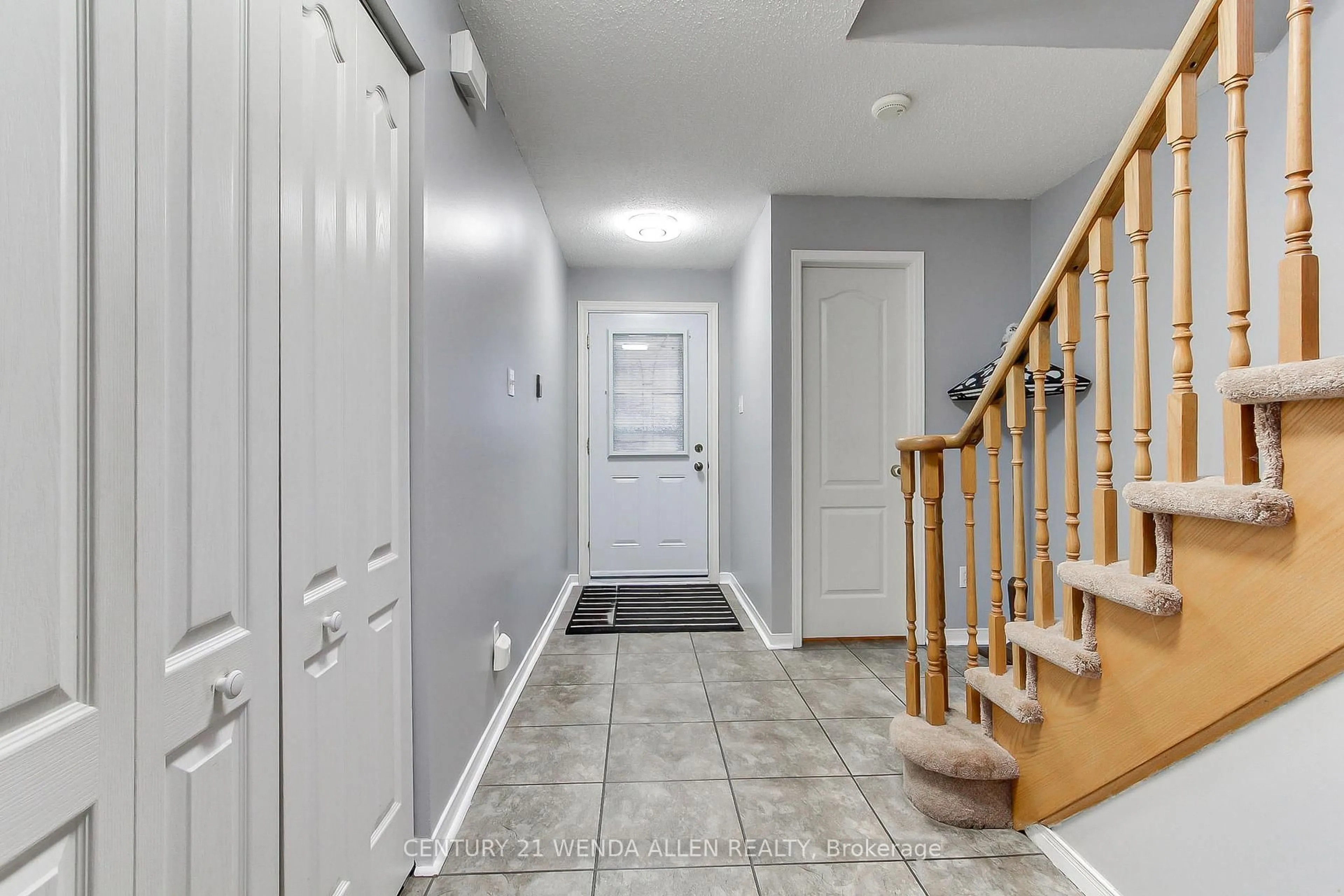 Indoor entryway for 44 Bashford Rd, Ajax Ontario L1S 3Y2