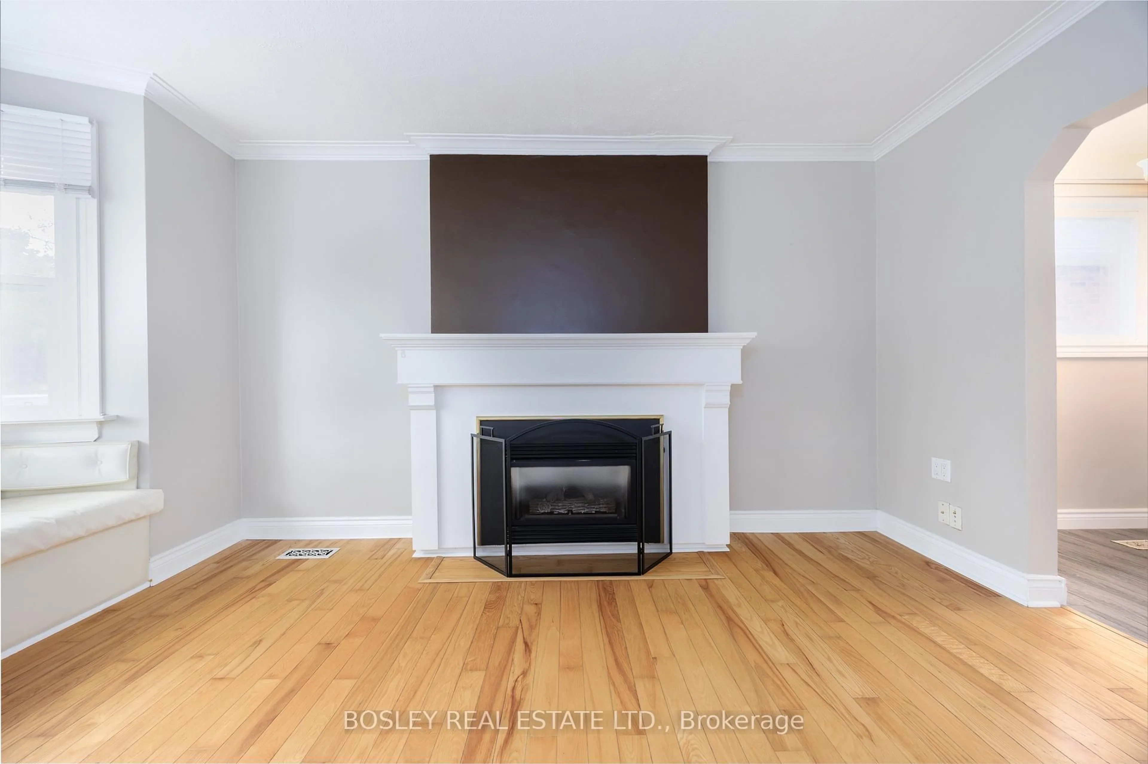 A pic of a room for 651 Cosburn Ave, Toronto Ontario M4C 2V1